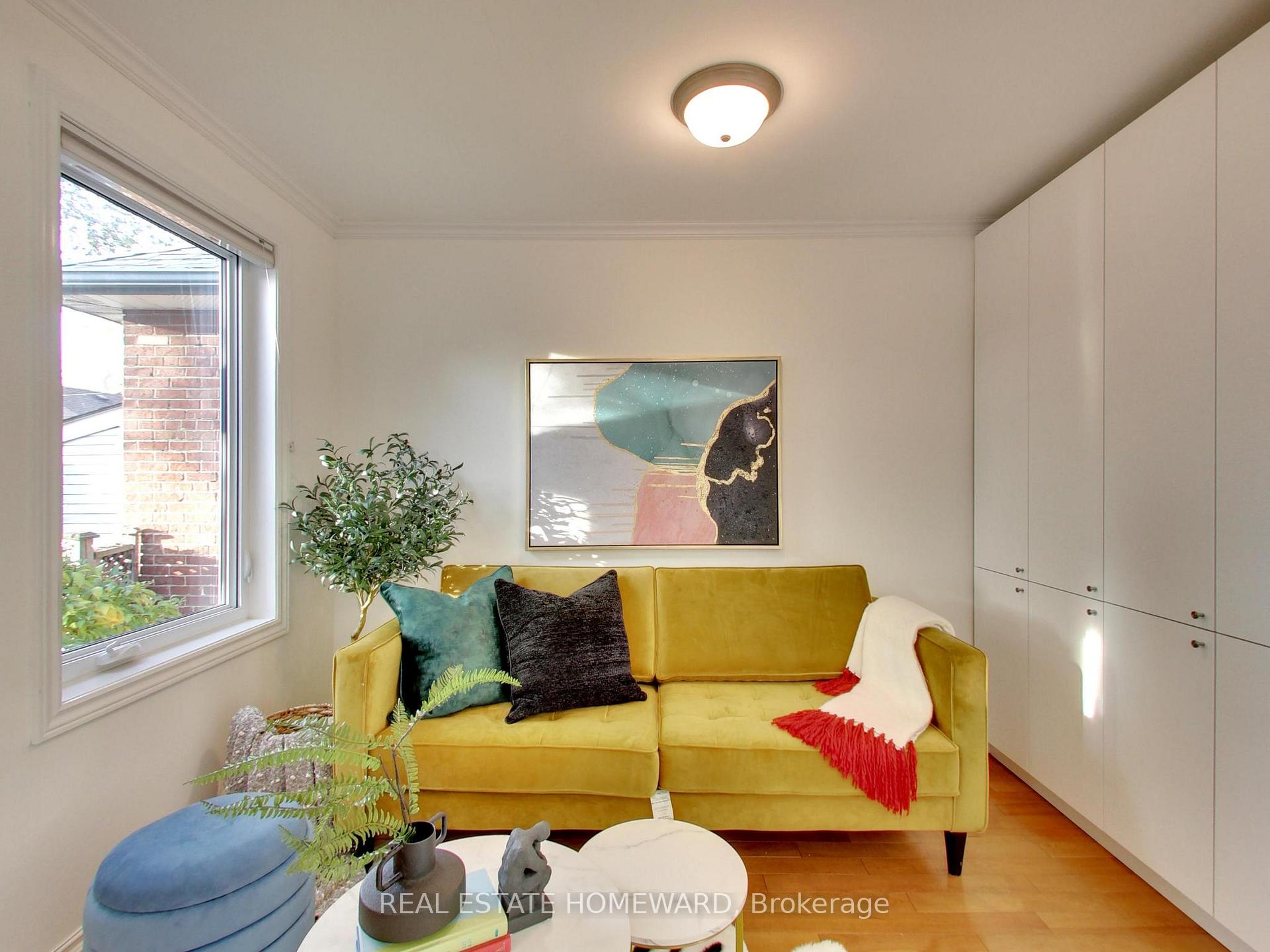 Photo 10 of 186 Chisholm Avenue, Toronto, Woodbine-Lumsden — HOMEH