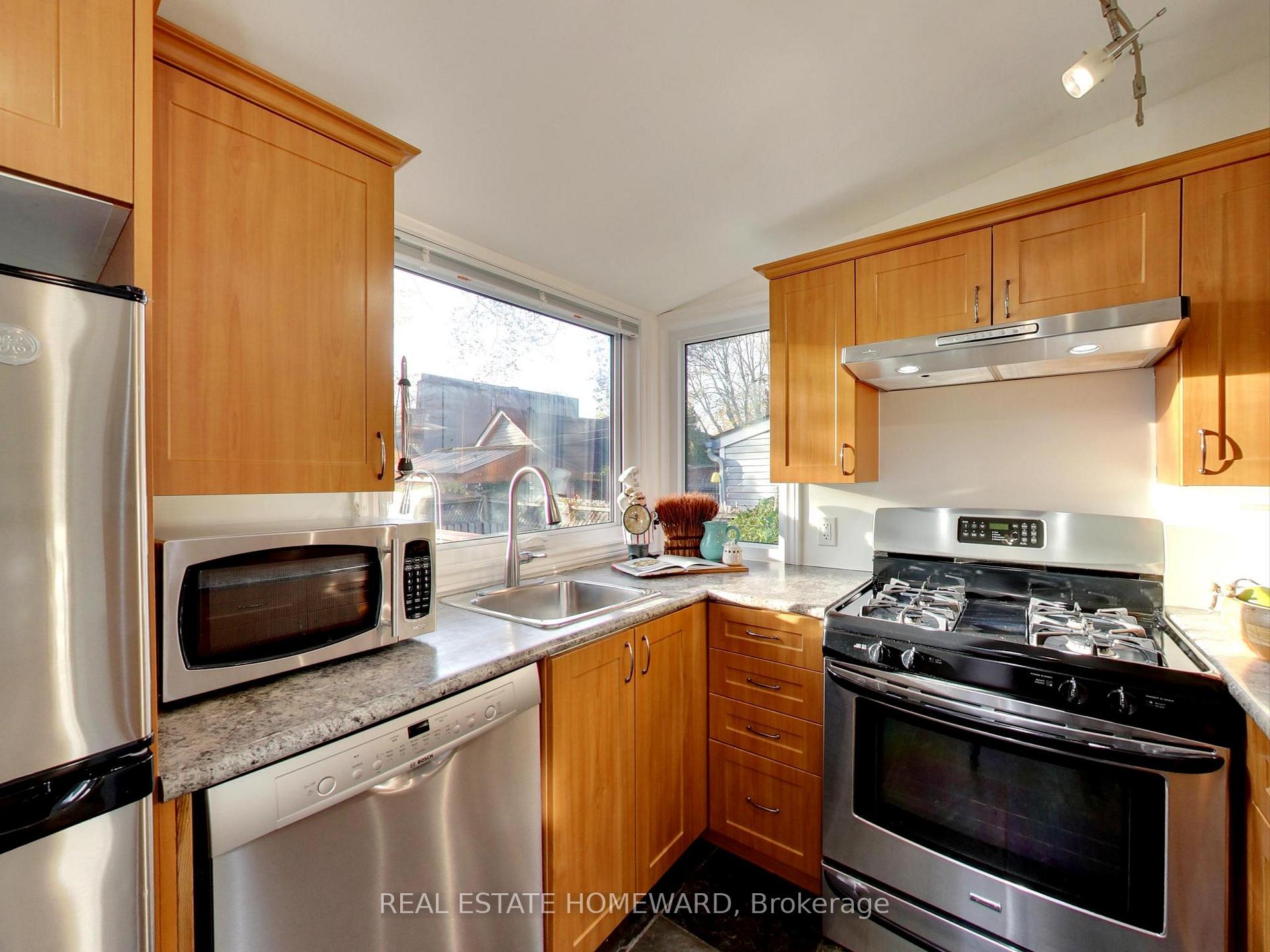 Photo 13 of 186 Chisholm Avenue, Toronto, Woodbine-Lumsden — HOMEH