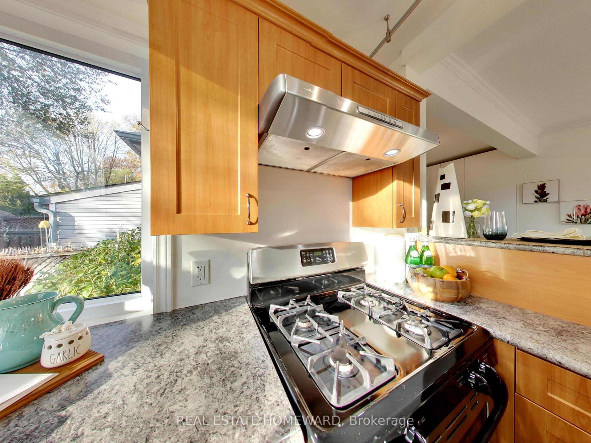 Photo 14 of 186 Chisholm Avenue, Toronto, Woodbine-Lumsden — HOMEH