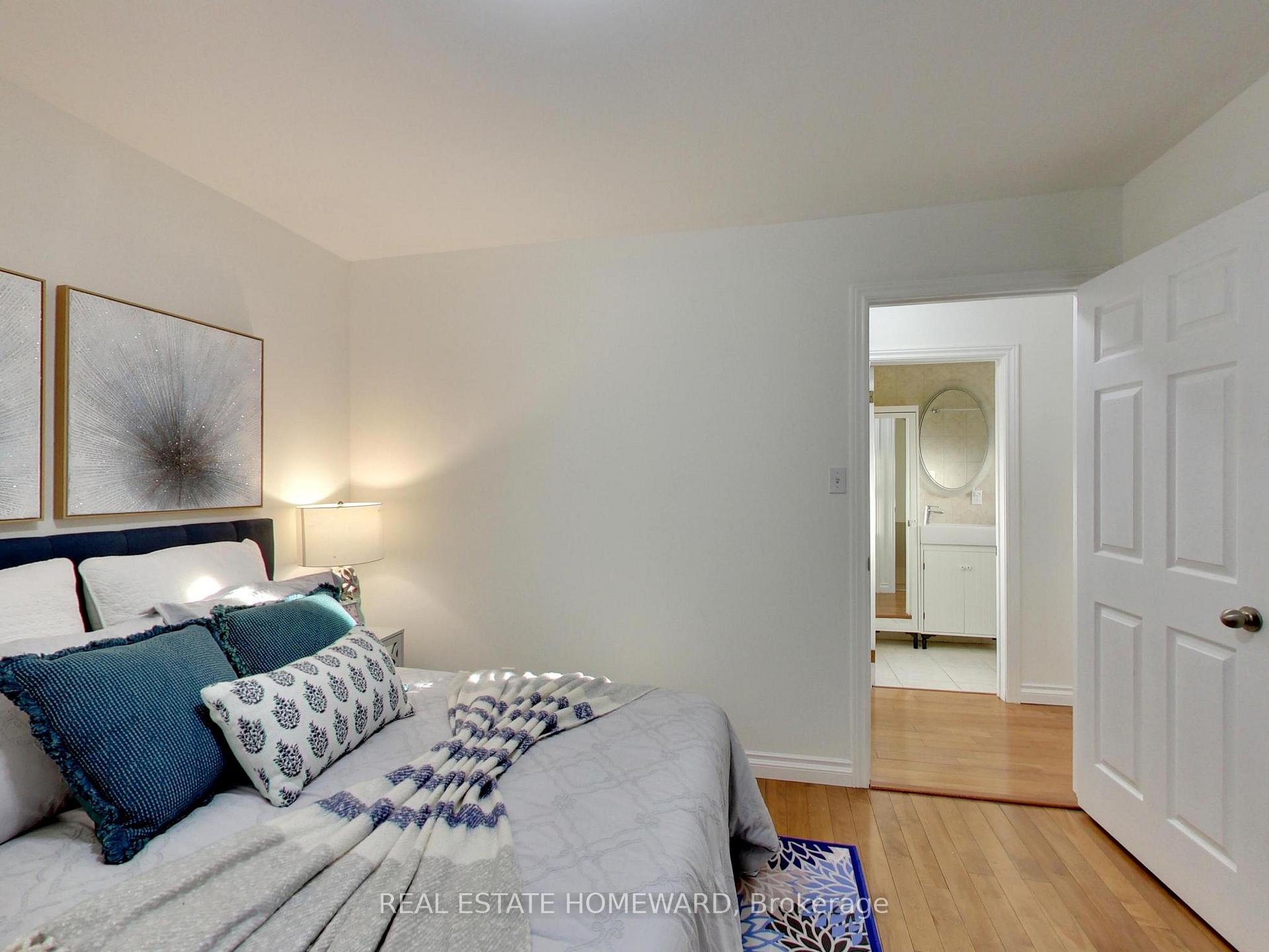 Photo 23 of 186 Chisholm Avenue, Toronto, Woodbine-Lumsden — HOMEH