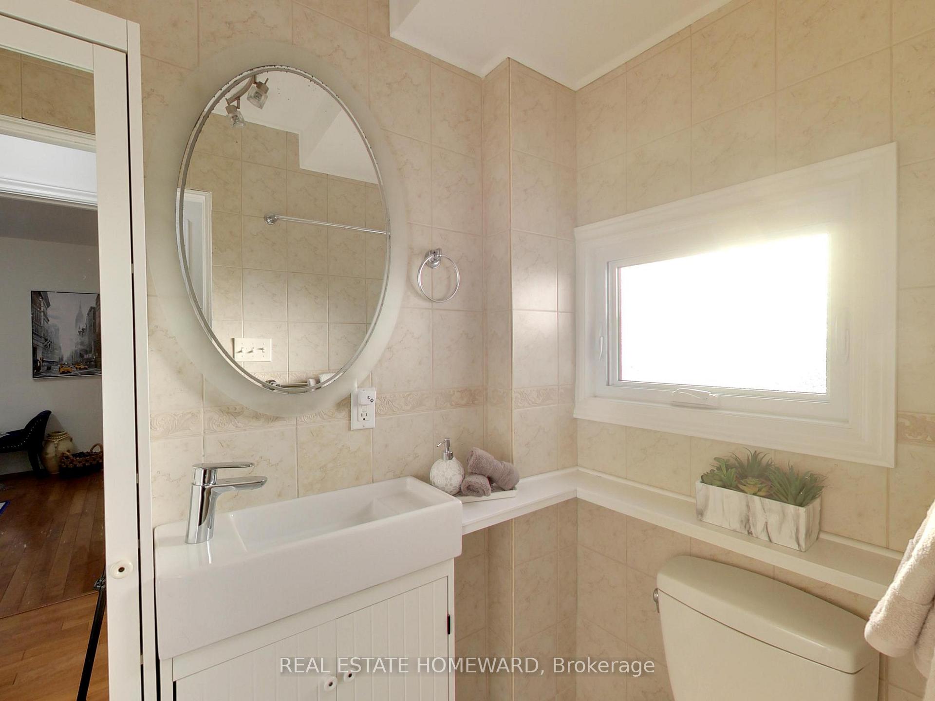 Photo 24 of 186 Chisholm Avenue, Toronto, Woodbine-Lumsden — HOMEH