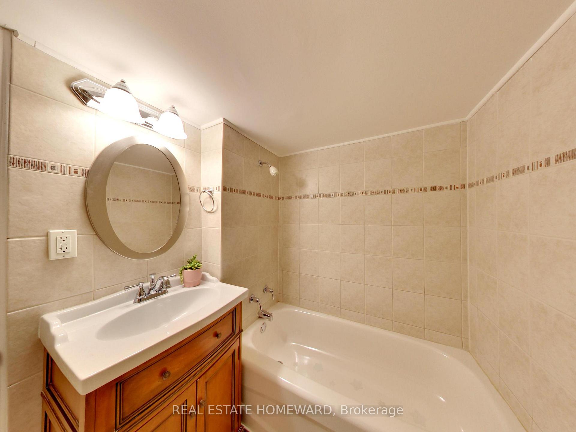 Photo 30 of 186 Chisholm Avenue, Toronto, Woodbine-Lumsden — HOMEH