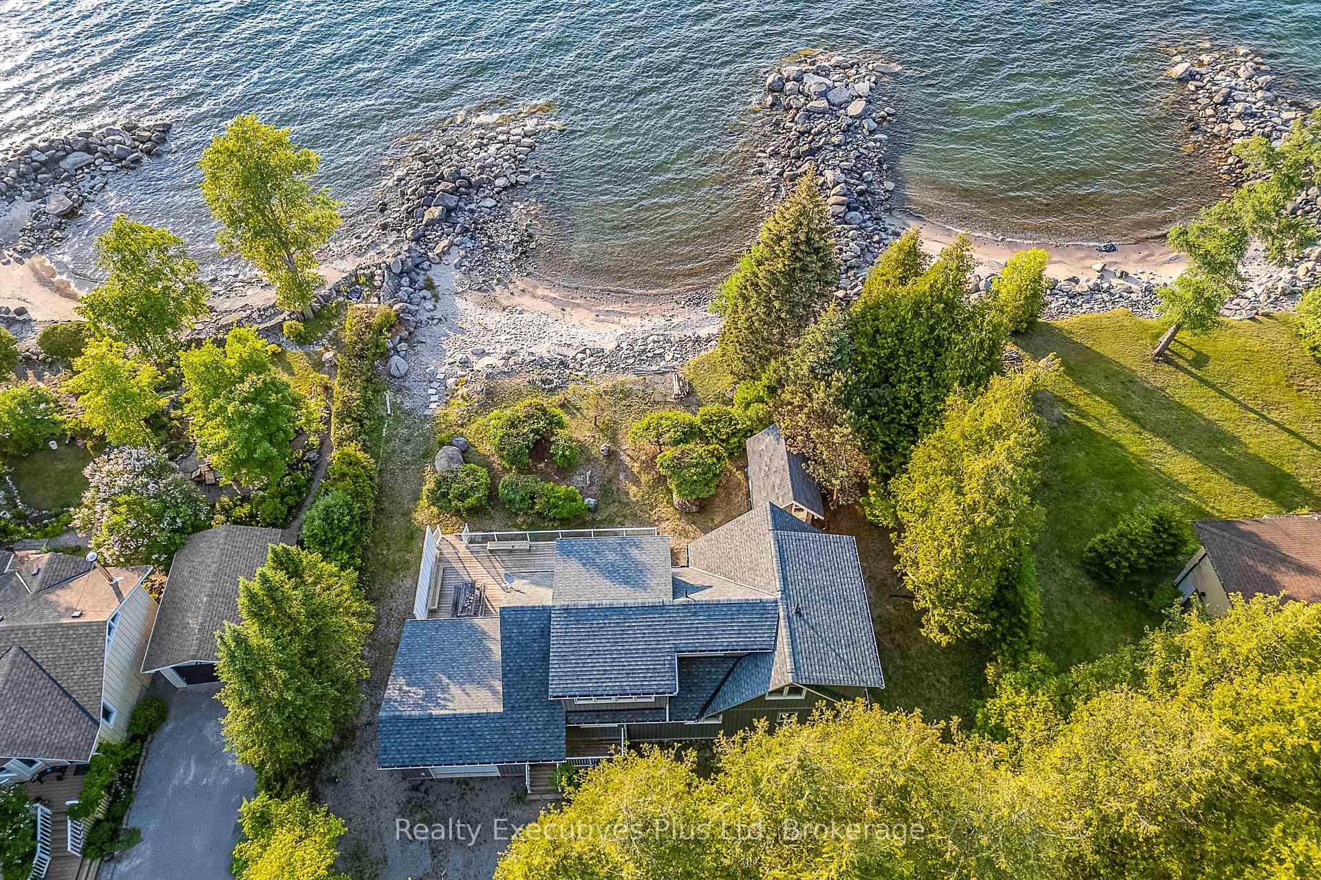 Photo 2 of 29 Iroquois Crescent, Tiny, Rural Tiny — HOMEH