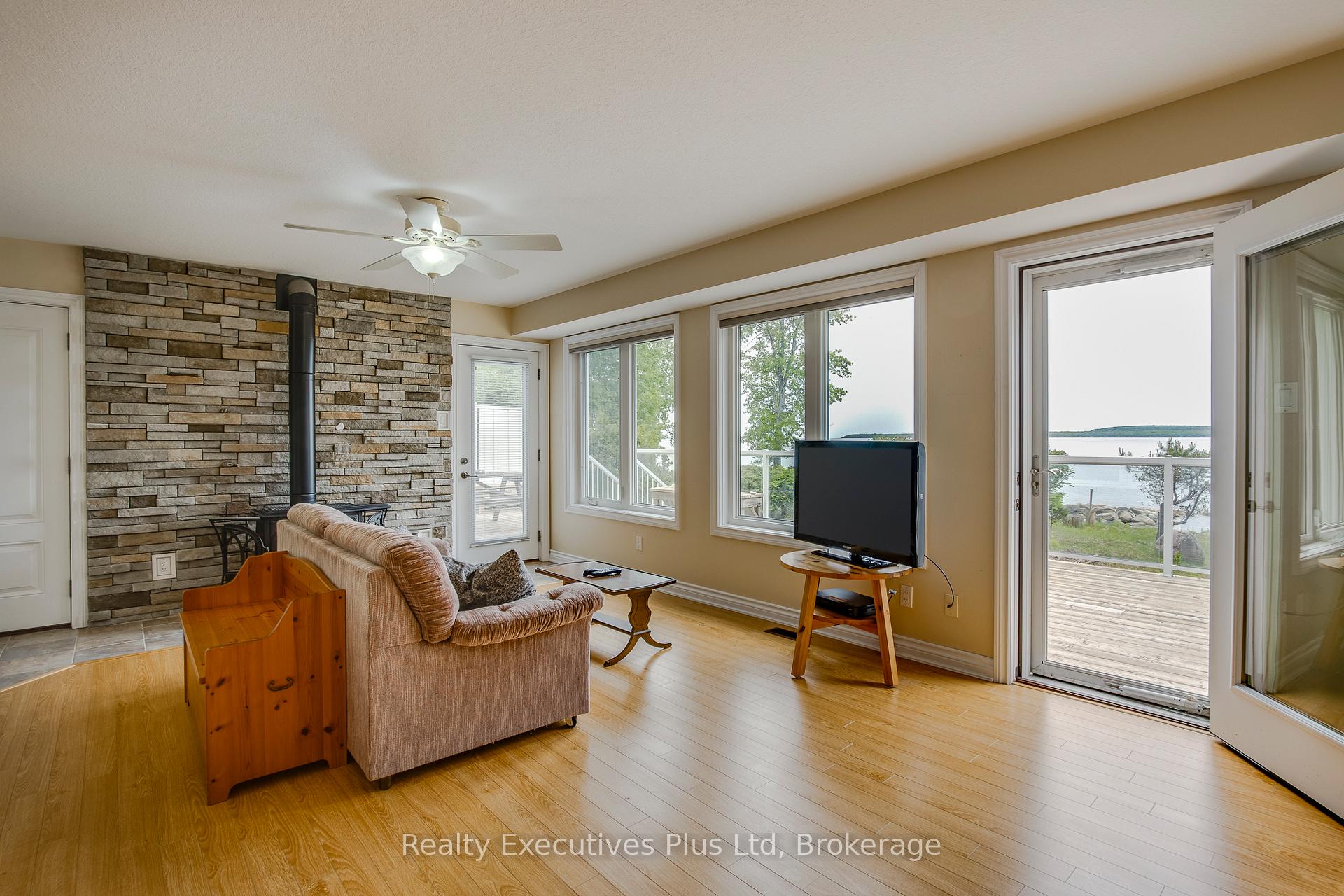 Photo 16 of 29 Iroquois Crescent, Tiny, Rural Tiny — HOMEH