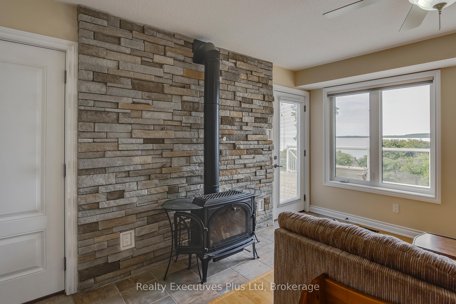 Photo 17 of 29 Iroquois Crescent, Tiny, Rural Tiny — HOMEH