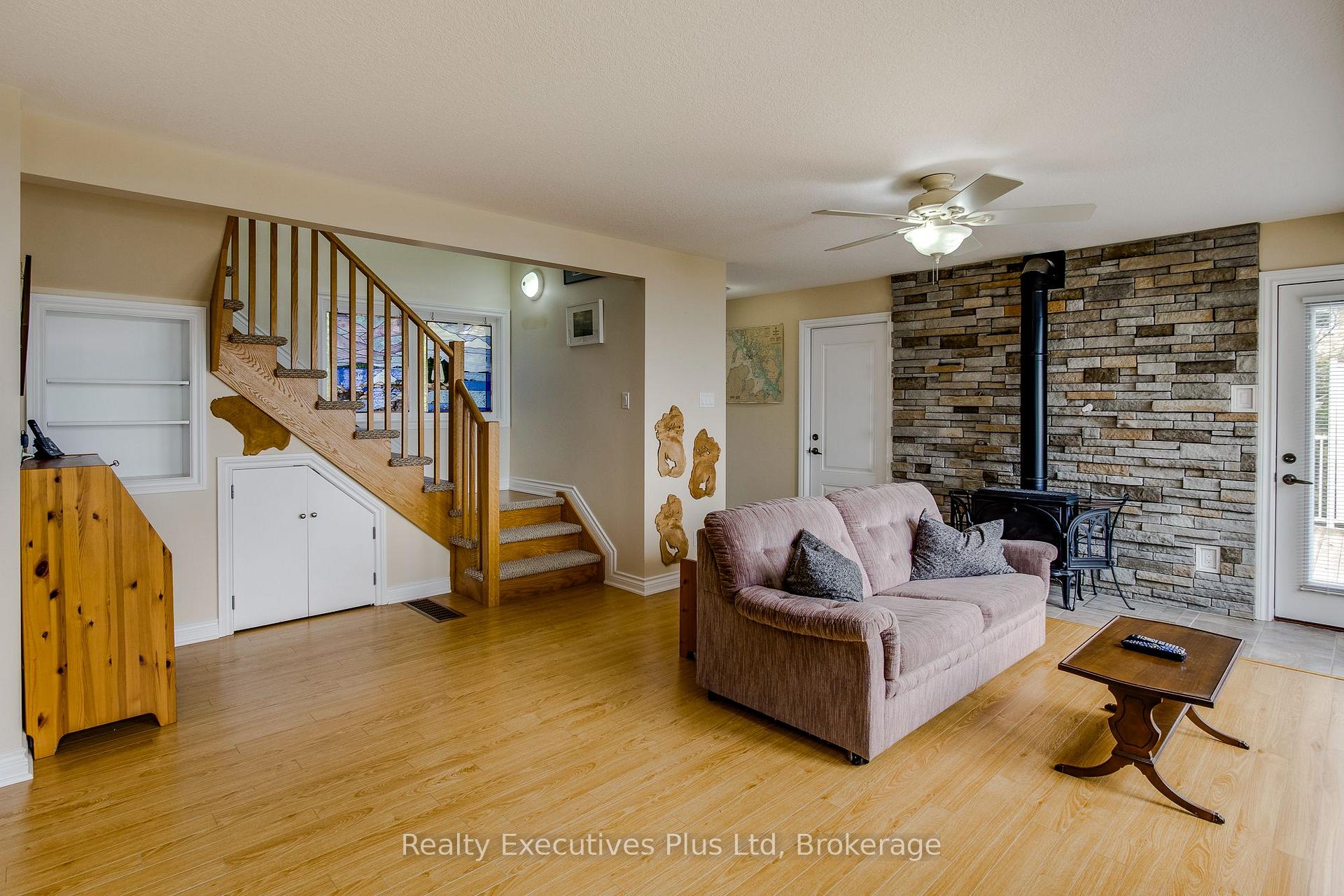 Photo 19 of 29 Iroquois Crescent, Tiny, Rural Tiny — HOMEH