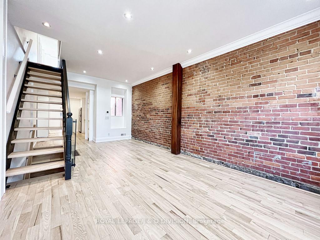 Photo 2 of 92 Massey Street, Toronto, Niagara — HOMEH