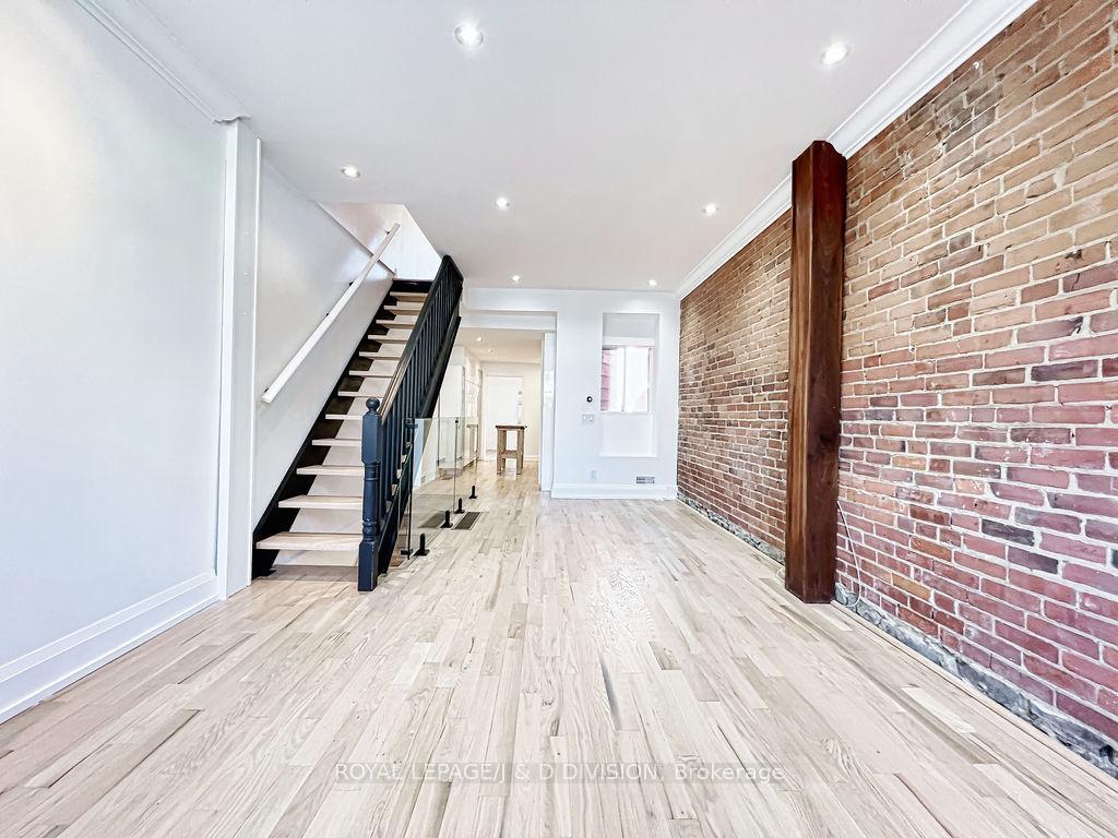 Photo 3 of 92 Massey Street, Toronto, Niagara — HOMEH
