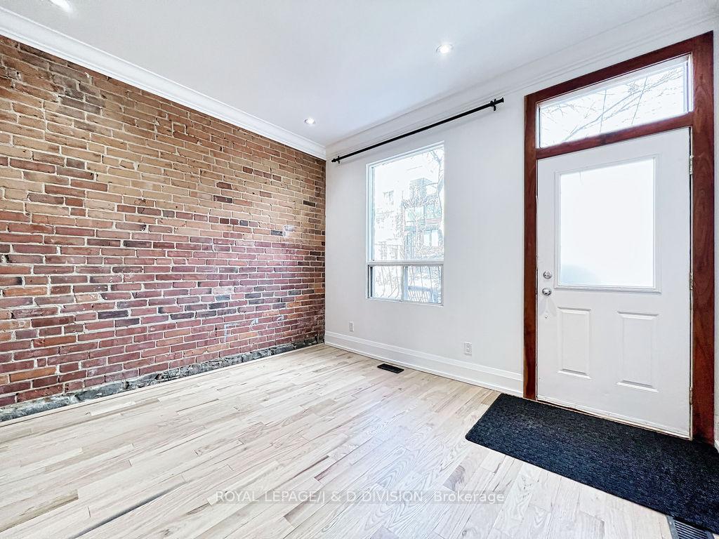 Photo 4 of 92 Massey Street, Toronto, Niagara — HOMEH