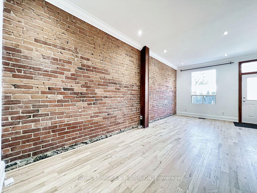 Photo 5 of 92 Massey Street, Toronto, Niagara — HOMEH