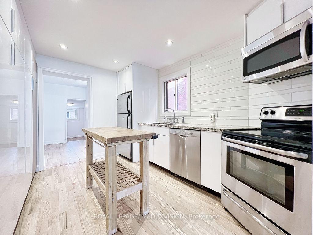Photo 10 of 92 Massey Street, Toronto, Niagara — HOMEH