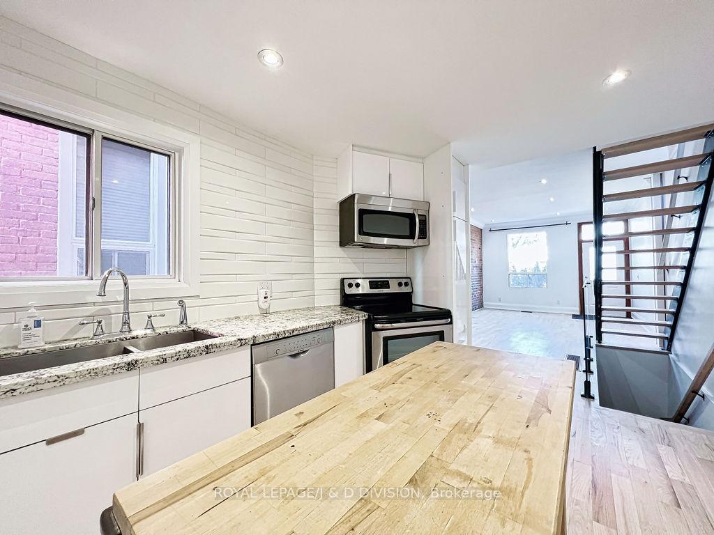 Photo 12 of 92 Massey Street, Toronto, Niagara — HOMEH
