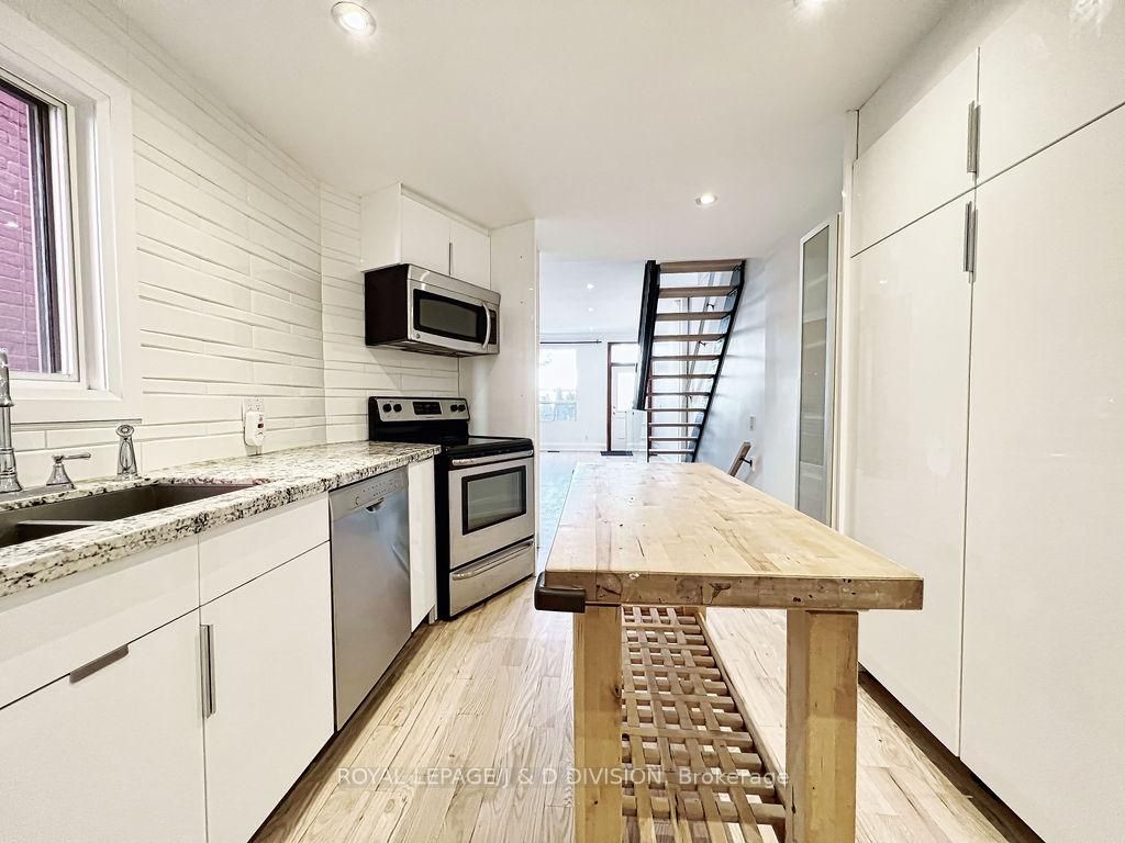 Photo 13 of 92 Massey Street, Toronto, Niagara — HOMEH