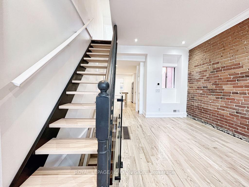 Photo 19 of 92 Massey Street, Toronto, Niagara — HOMEH