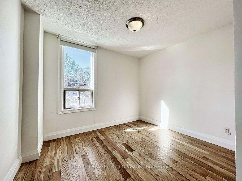 Photo 23 of 92 Massey Street, Toronto, Niagara — HOMEH