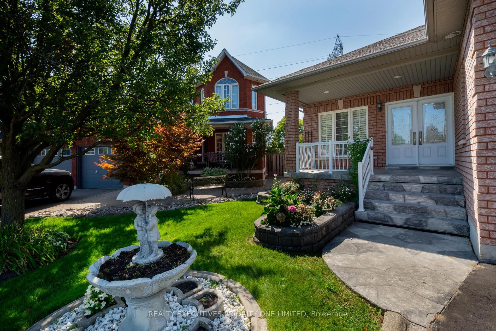 Photo 2 of 64 Brasswinds Court, Vaughan, West Woodbridge — HOMEH