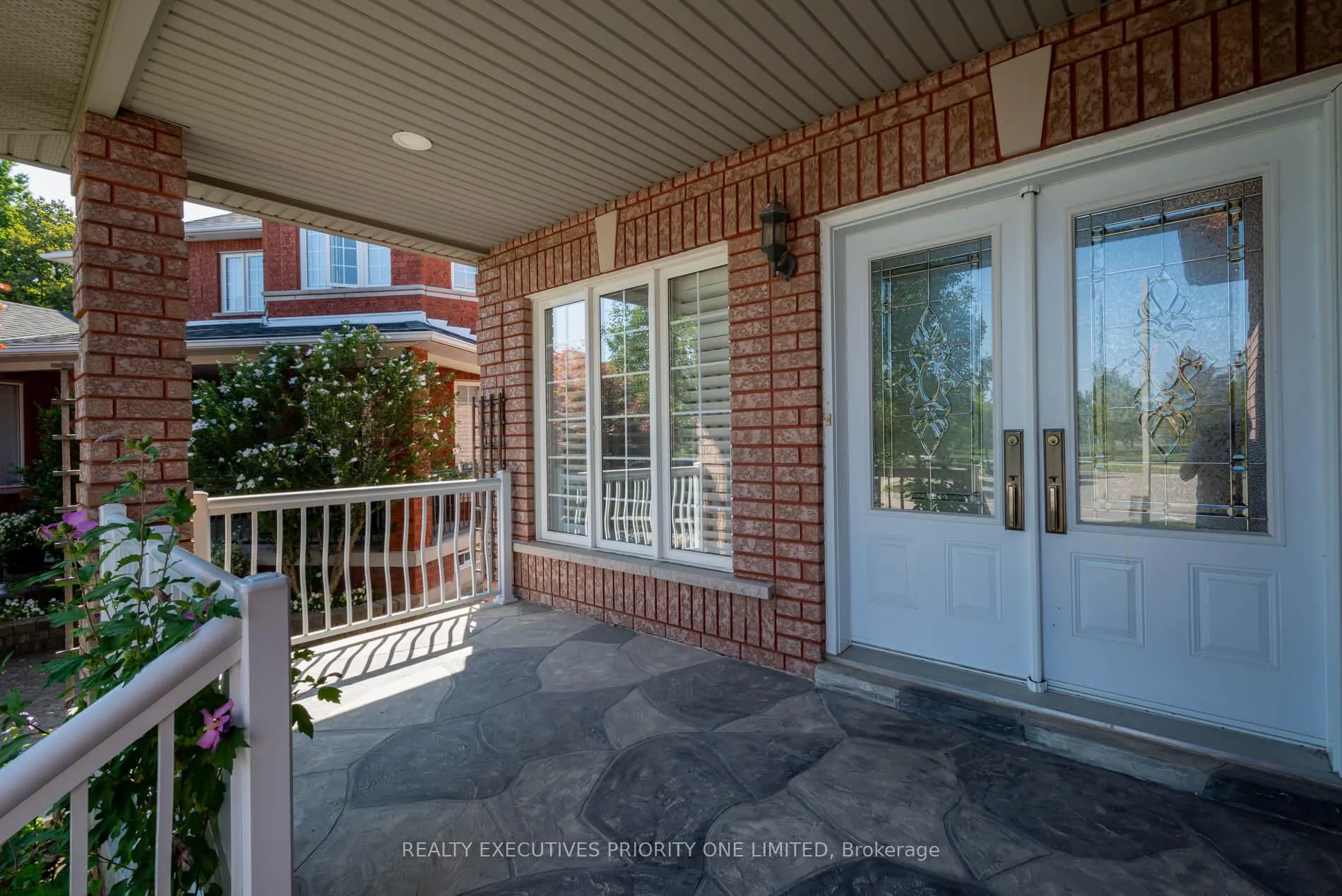 Photo 3 of 64 Brasswinds Court, Vaughan, West Woodbridge — HOMEH