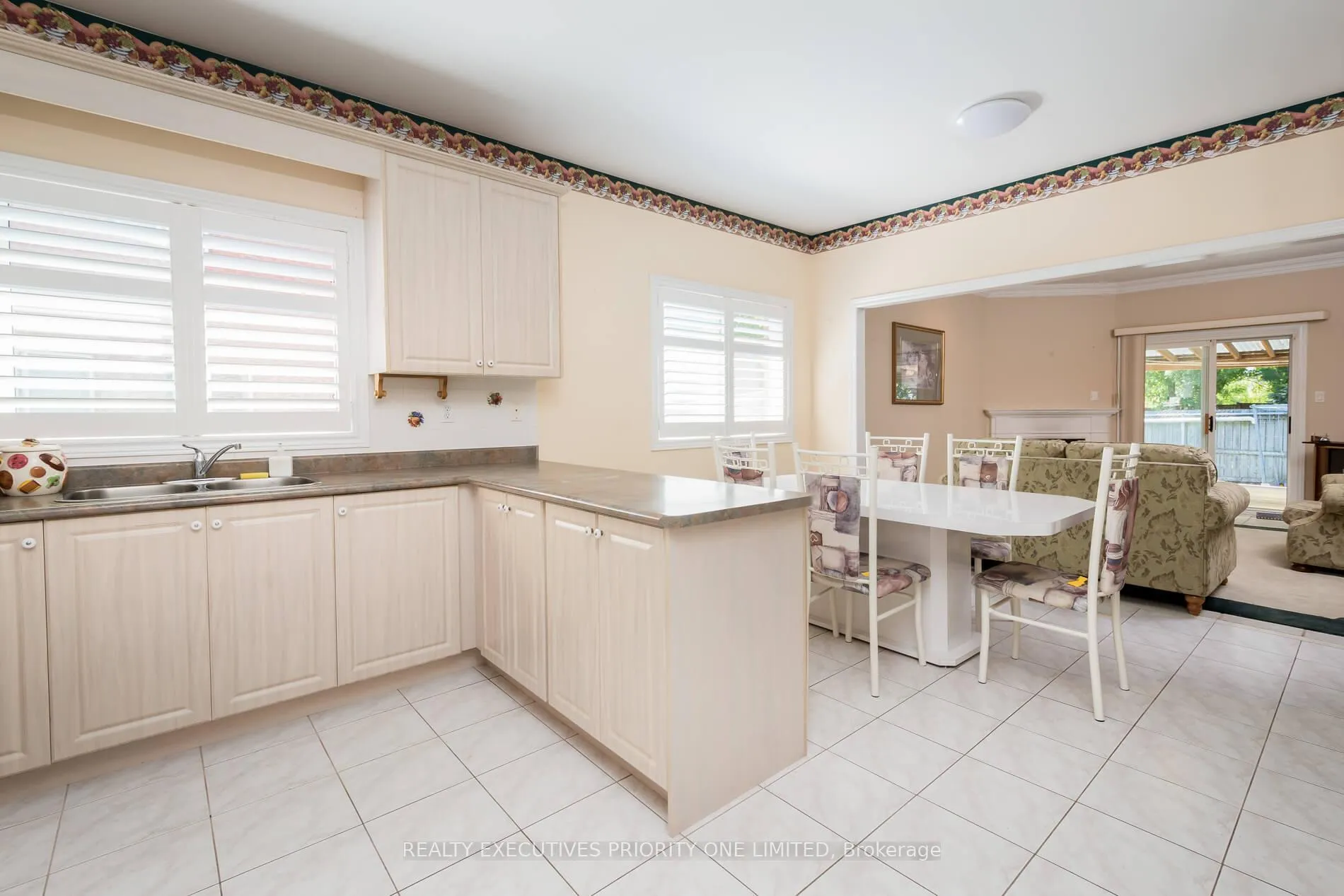 Photo 8 of 64 Brasswinds Court, Vaughan, West Woodbridge — HOMEH