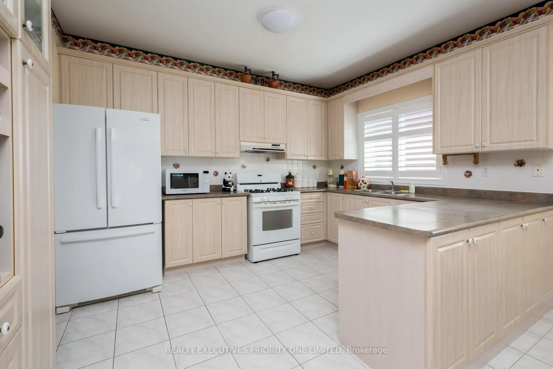 Photo 11 of 64 Brasswinds Court, Vaughan, West Woodbridge — HOMEH