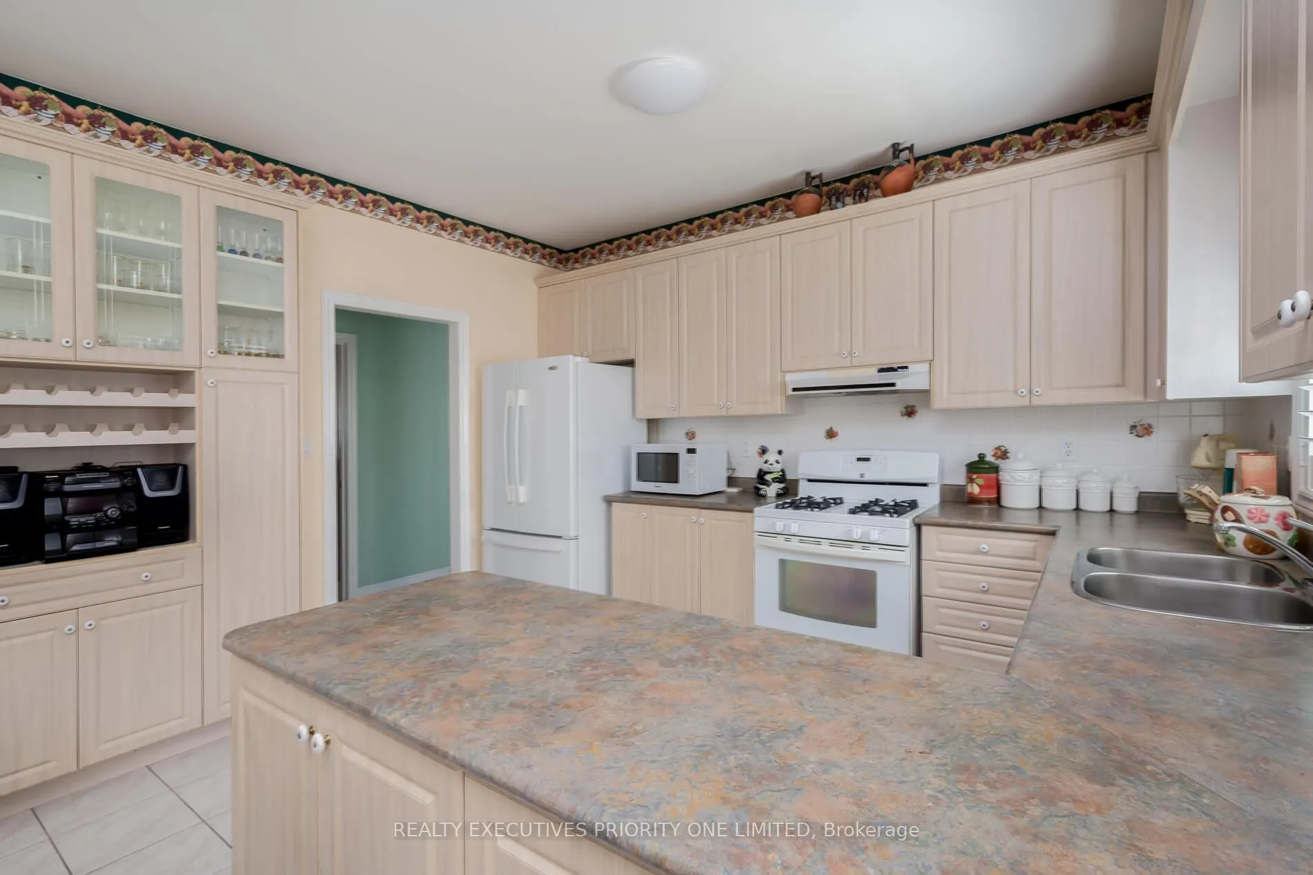 Photo 12 of 64 Brasswinds Court, Vaughan, West Woodbridge — HOMEH