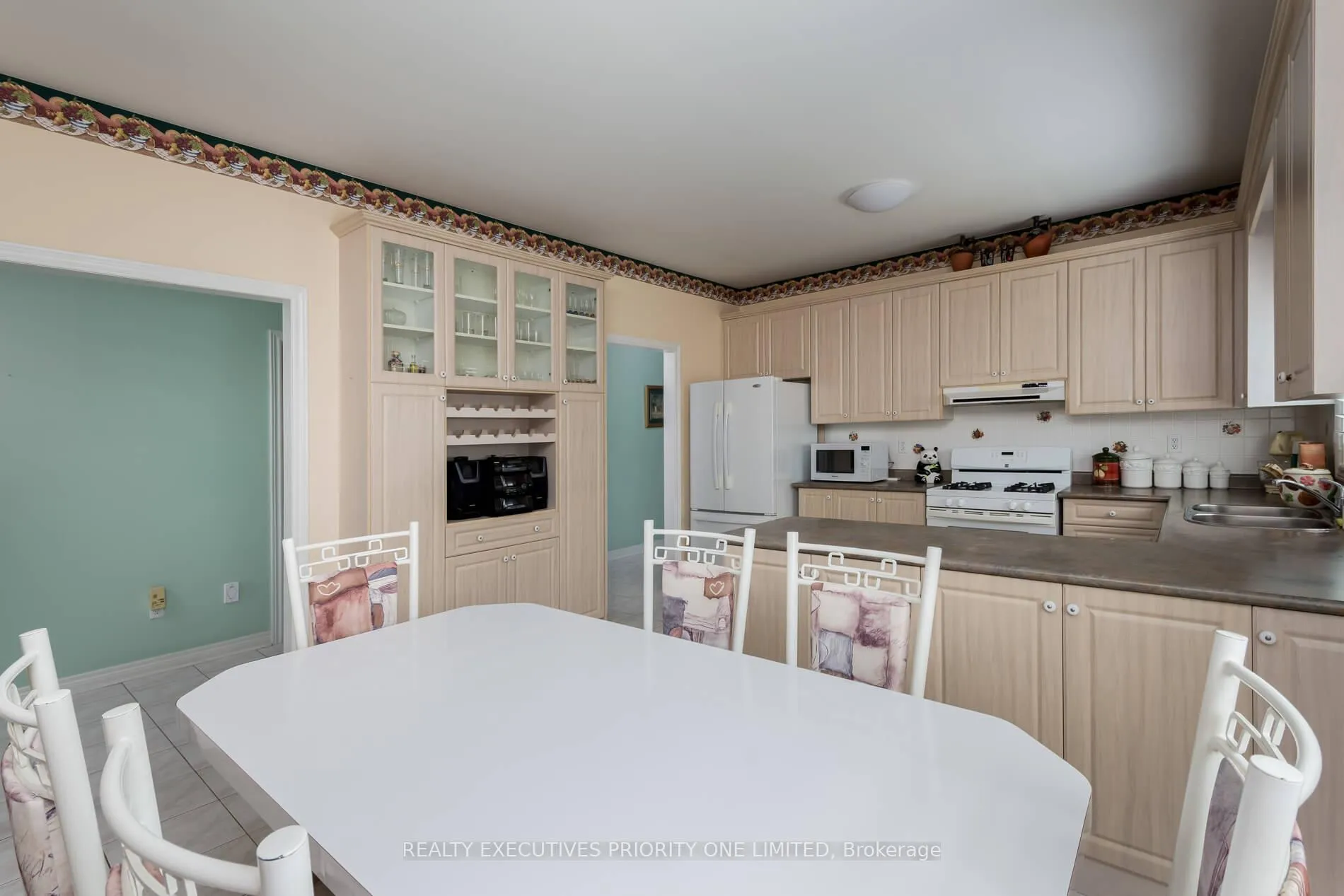 Photo 13 of 64 Brasswinds Court, Vaughan, West Woodbridge — HOMEH