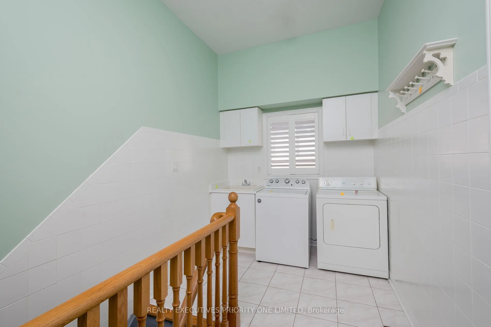 Photo 22 of 64 Brasswinds Court, Vaughan, West Woodbridge — HOMEH