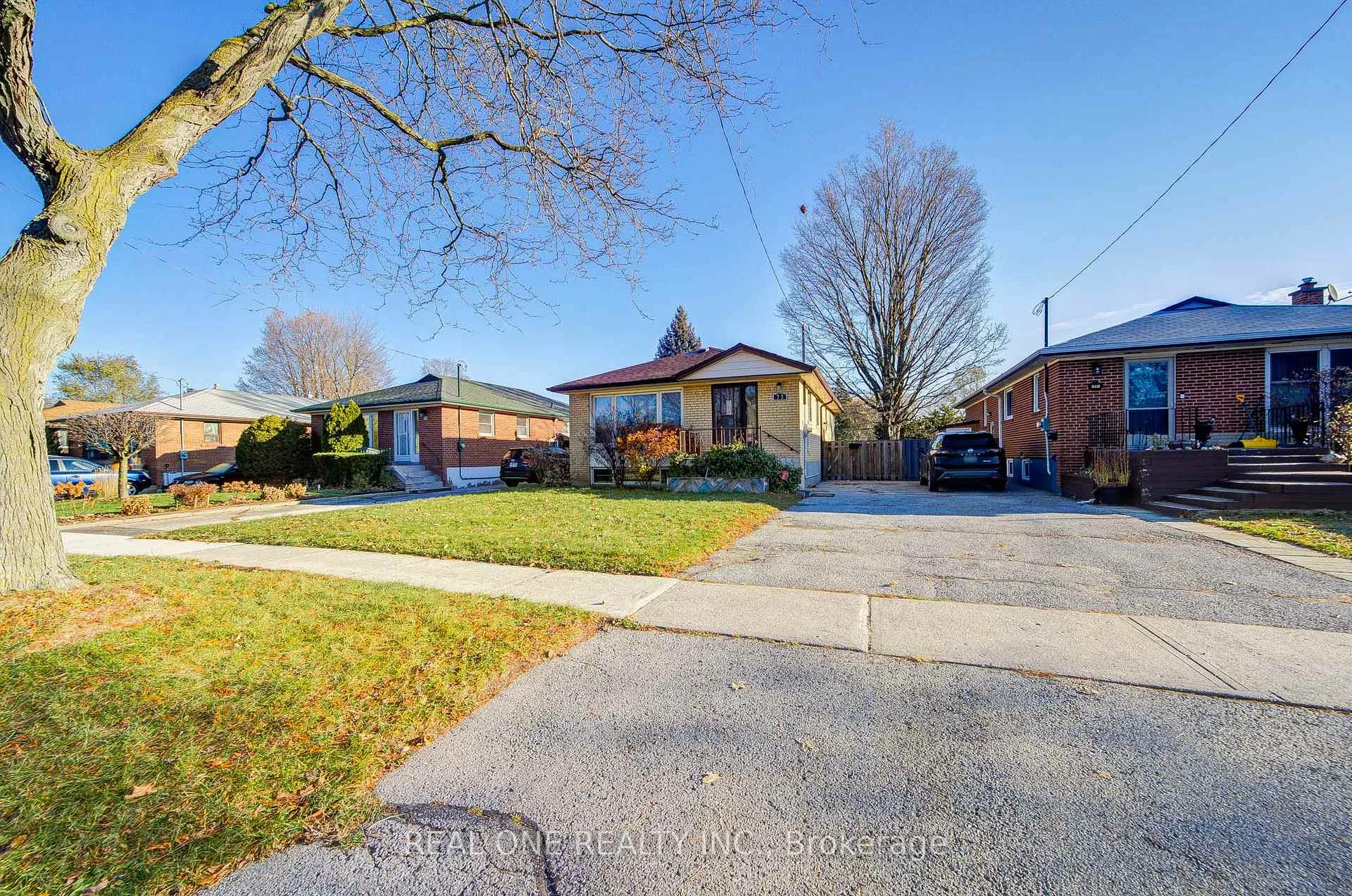 Photo 1 of 73 Farmbrook Road, Scarborough, Woburn — HOMEH