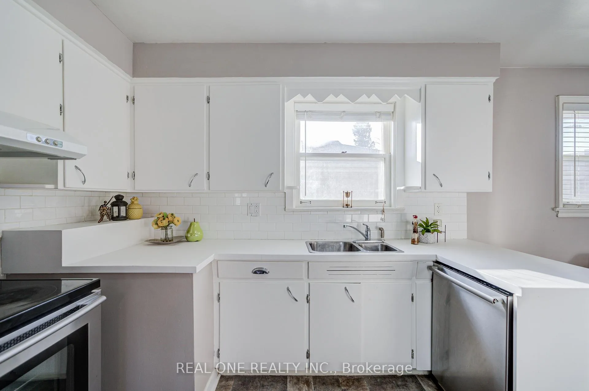 Photo 15 of 73 Farmbrook Road, Scarborough, Woburn — HOMEH