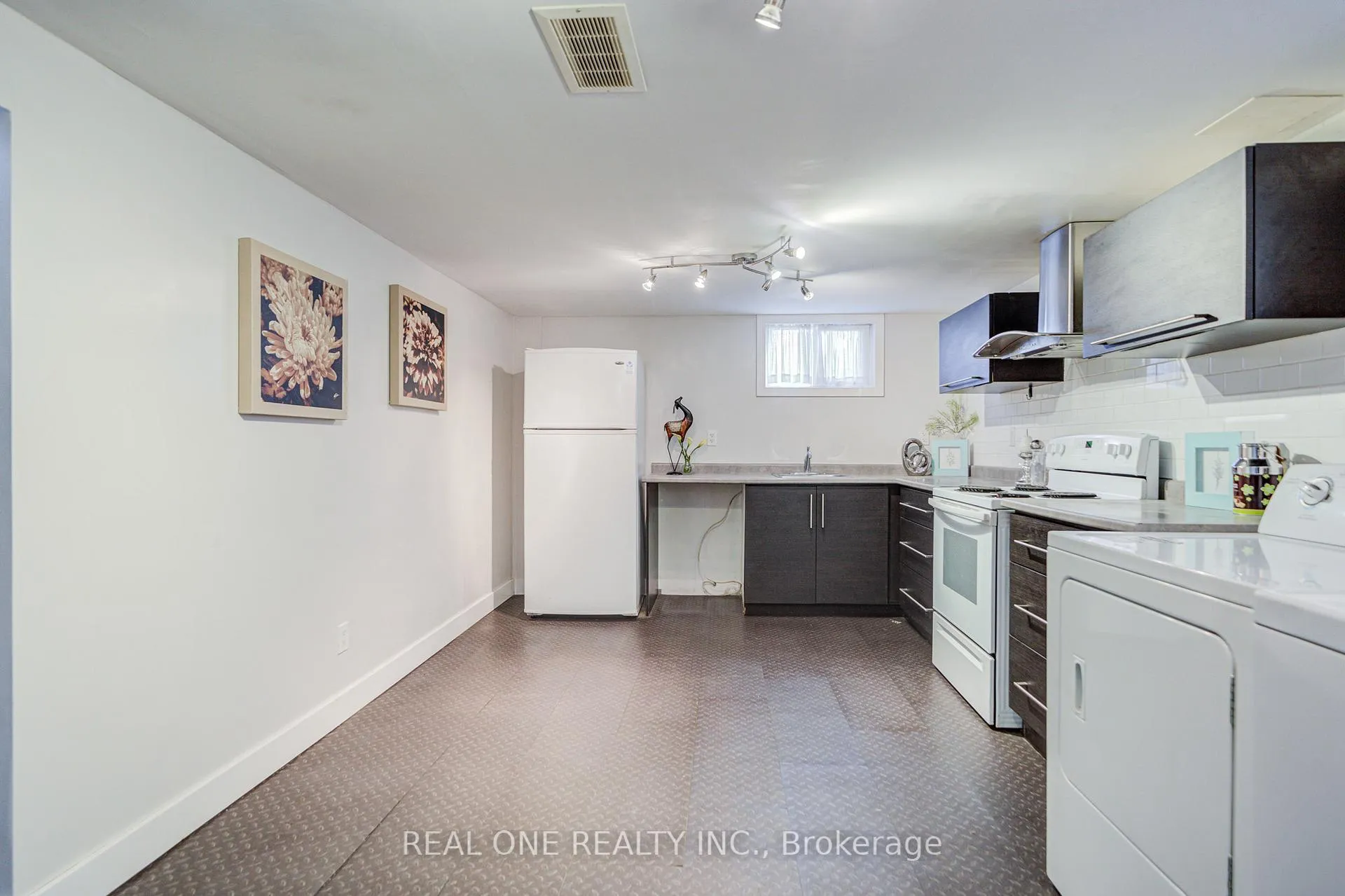 Photo 28 of 73 Farmbrook Road, Scarborough, Woburn — HOMEH