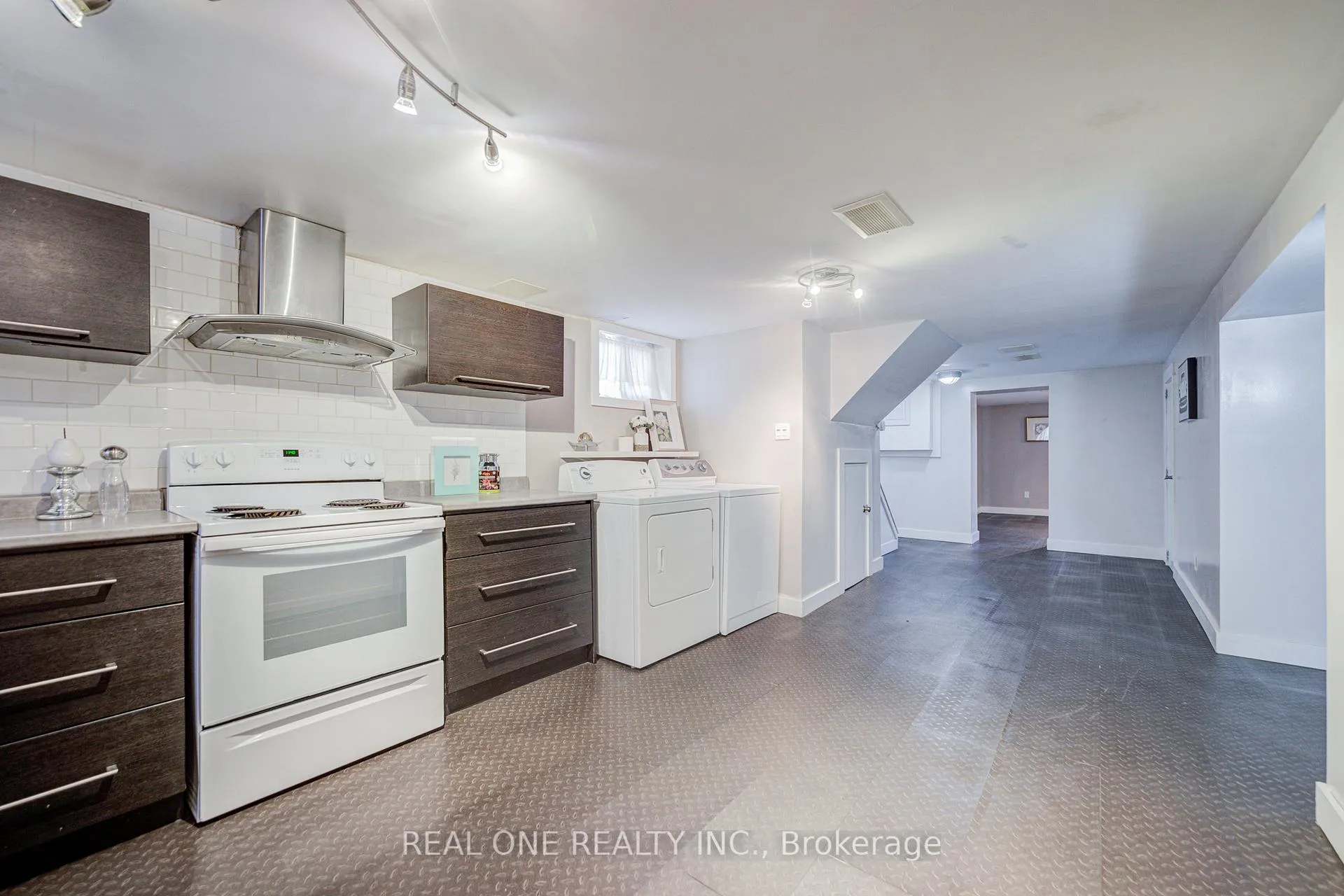 Photo 30 of 73 Farmbrook Road, Scarborough, Woburn — HOMEH