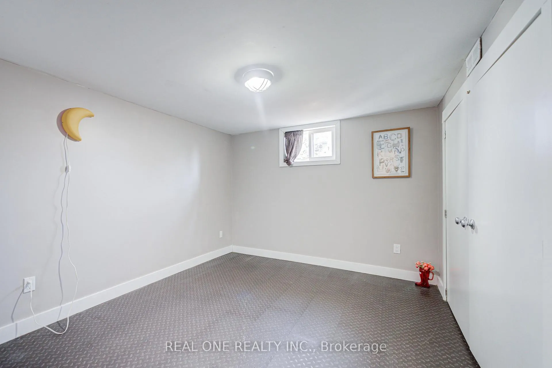 Photo 32 of 73 Farmbrook Road, Scarborough, Woburn — HOMEH