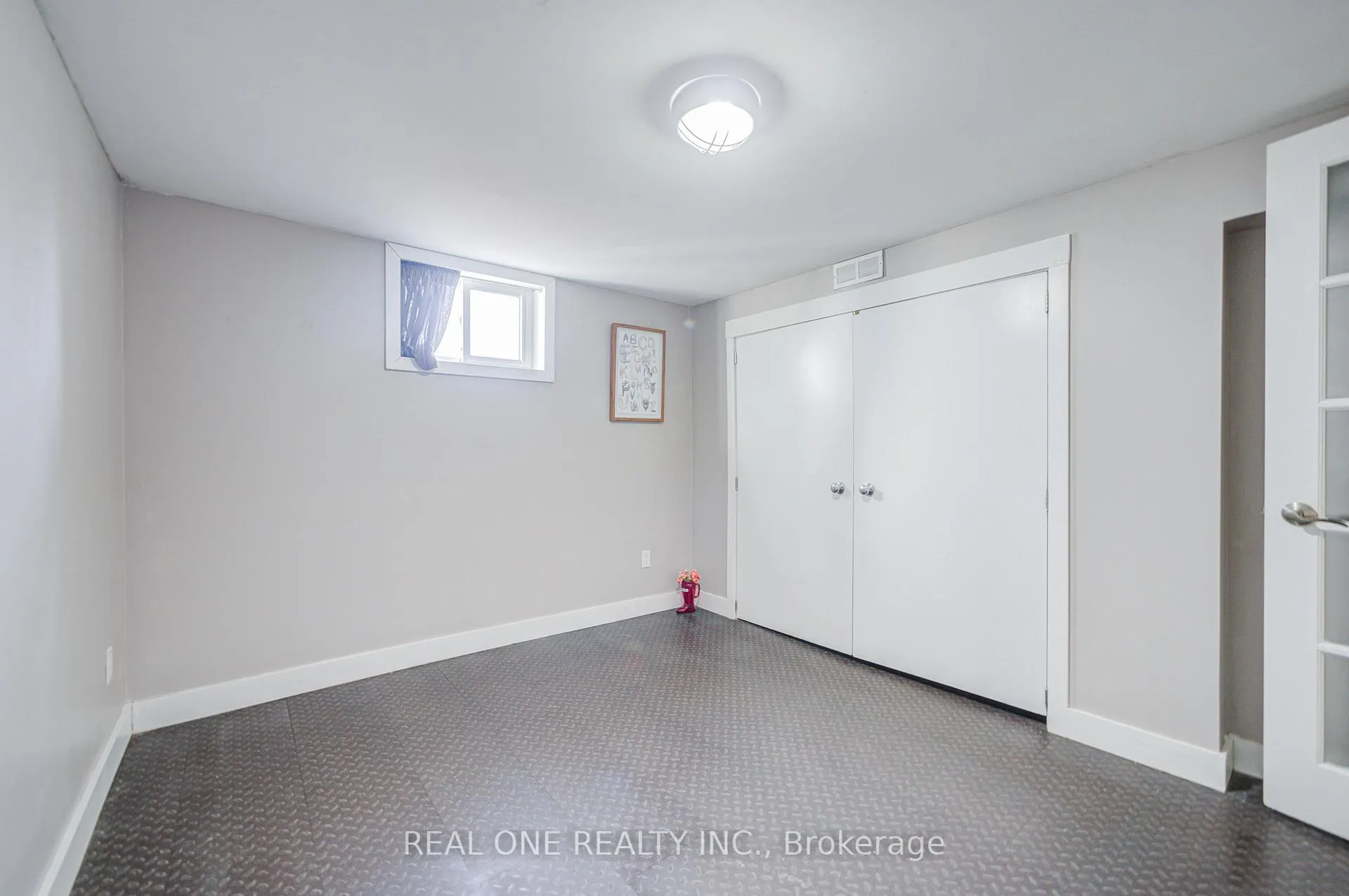Photo 33 of 73 Farmbrook Road, Scarborough, Woburn — HOMEH