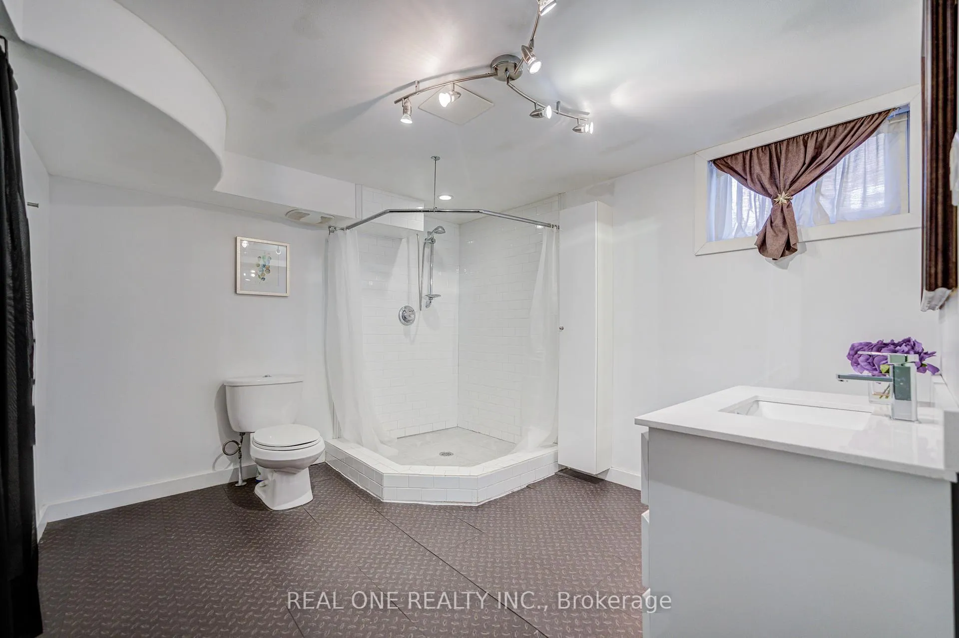 Photo 35 of 73 Farmbrook Road, Scarborough, Woburn — HOMEH