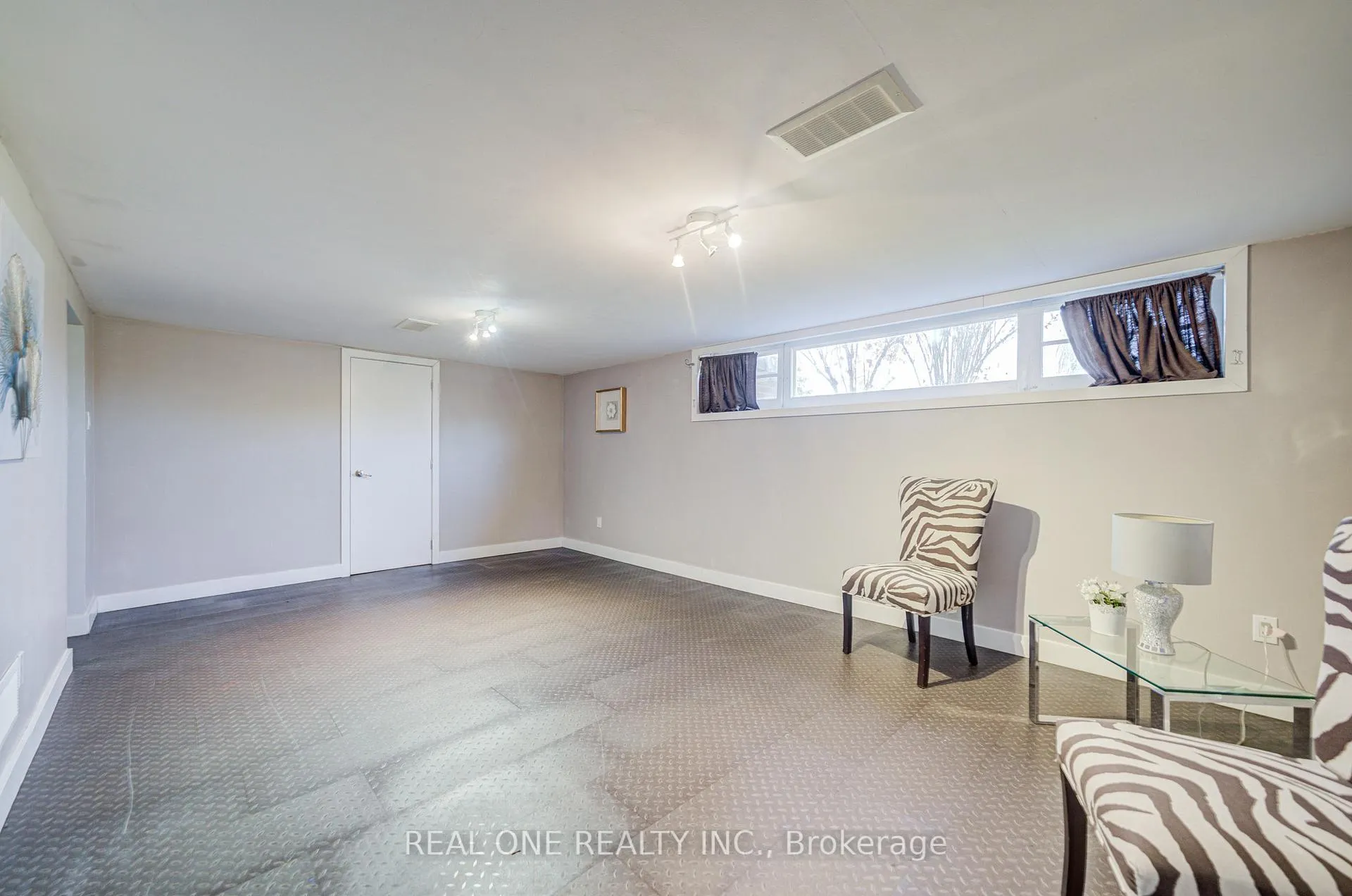 Photo 37 of 73 Farmbrook Road, Scarborough, Woburn — HOMEH
