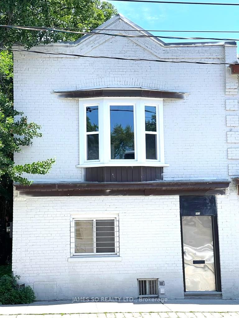 Front of Unit Main Fl, 293 Broadview Avenue