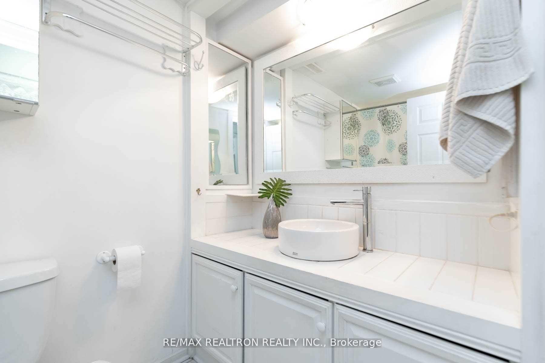 Photo 20 of 1275 Woodbine Avenue, Toronto, Woodbine-Lumsden — HOMEH