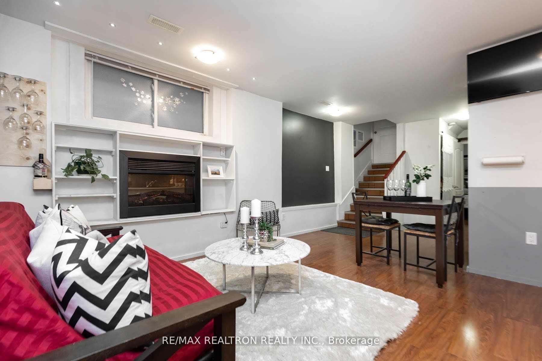 Photo 22 of 1275 Woodbine Avenue, Toronto, Woodbine-Lumsden — HOMEH