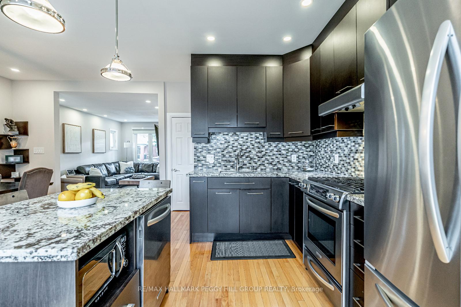 Photo 4 of 18 Epsom Avenue, Toronto, Woodbine-Lumsden — HOMEH