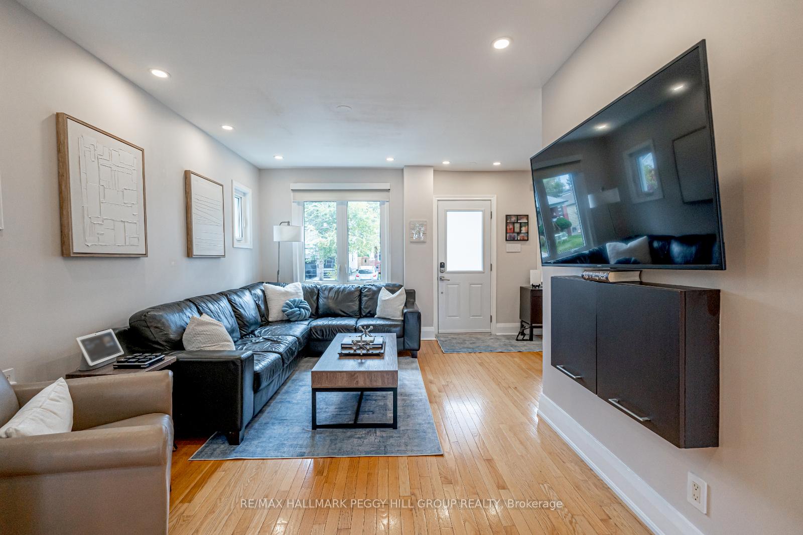 Photo 7 of 18 Epsom Avenue, Toronto, Woodbine-Lumsden — HOMEH