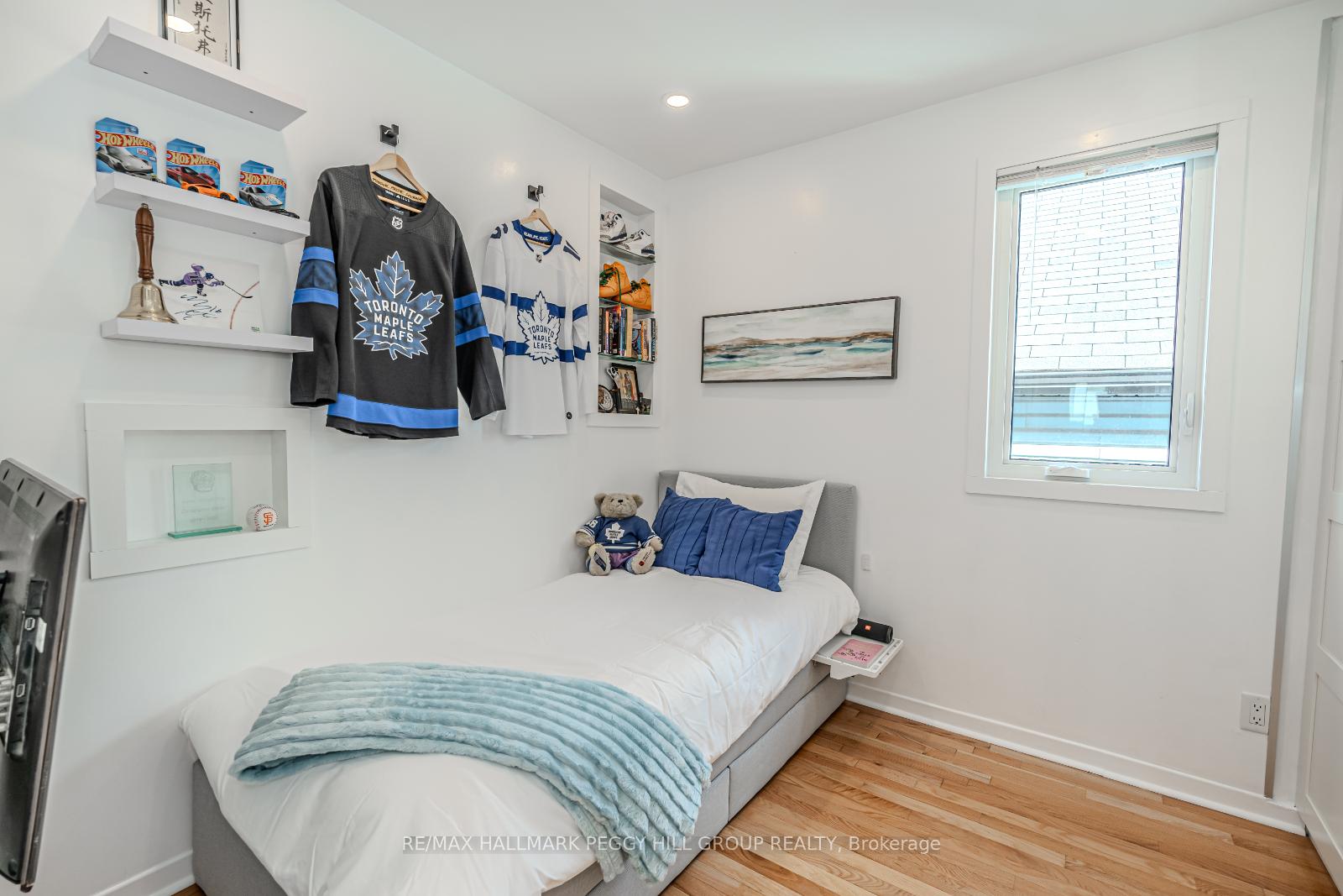Photo 11 of 18 Epsom Avenue, Toronto, Woodbine-Lumsden — HOMEH