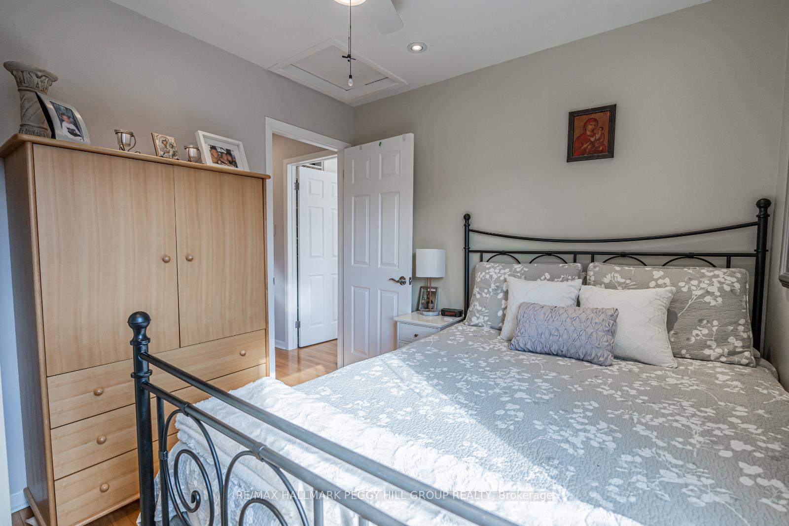 Photo 13 of 18 Epsom Avenue, Toronto, Woodbine-Lumsden — HOMEH
