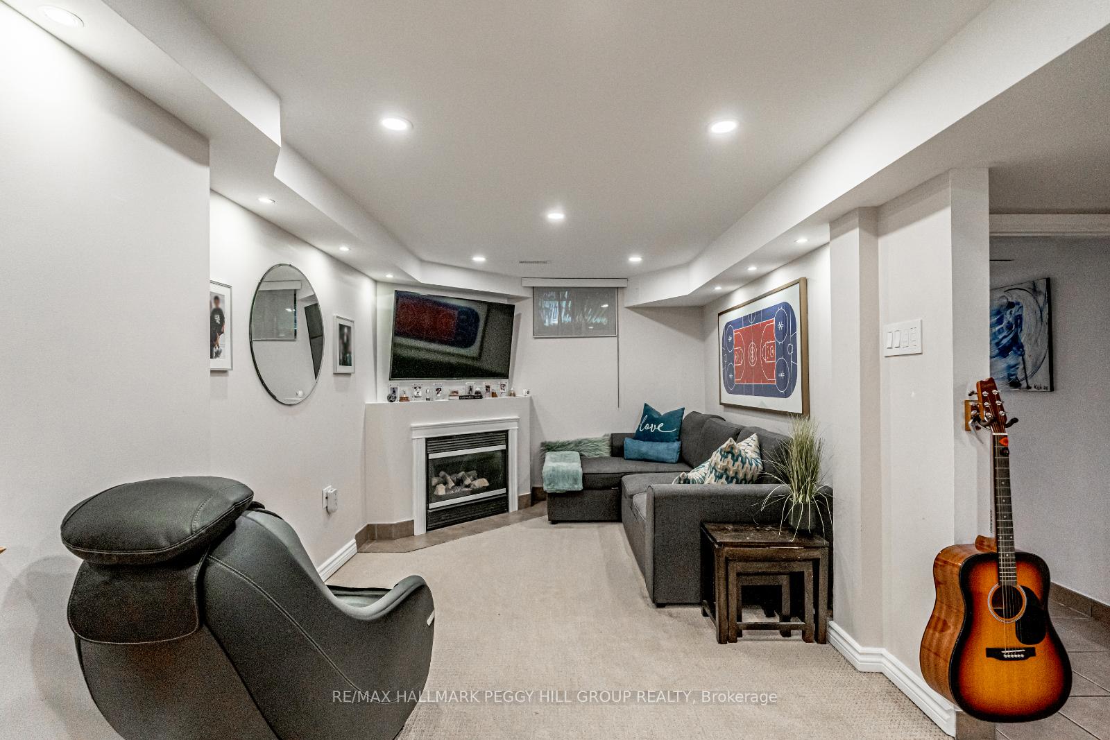 Photo 15 of 18 Epsom Avenue, Toronto, Woodbine-Lumsden — HOMEH