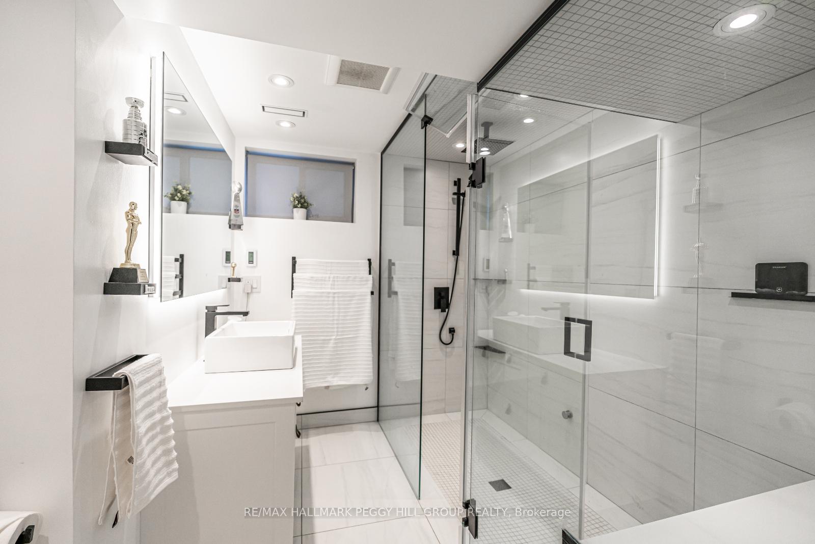 Photo 17 of 18 Epsom Avenue, Toronto, Woodbine-Lumsden — HOMEH