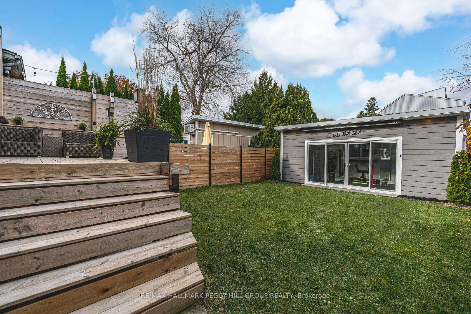Photo 21 of 18 Epsom Avenue, Toronto, Woodbine-Lumsden — HOMEH