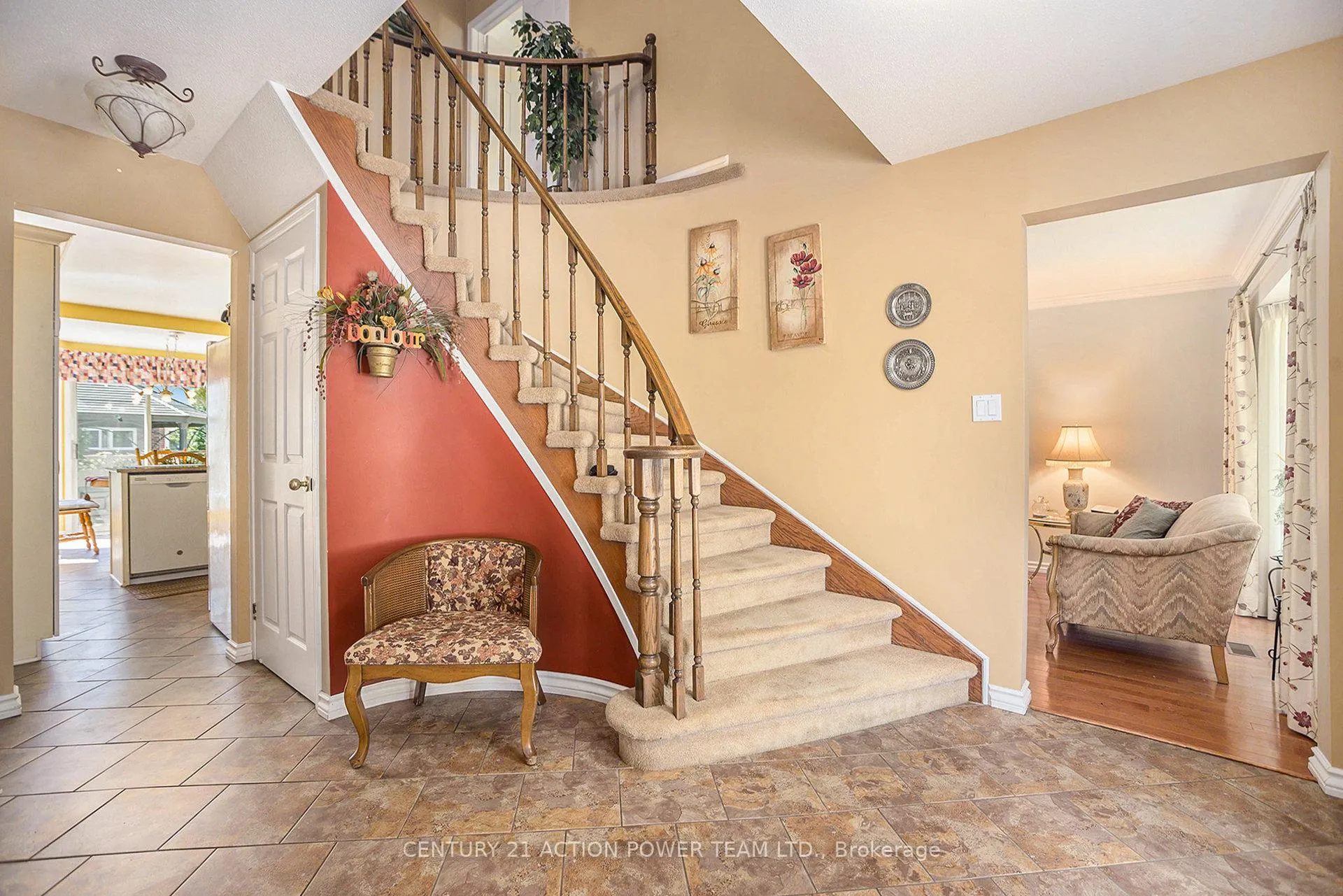 Photo 5 of 1358 Turner Crescent, Ottawa, Bilberry Creek/Queenswood Heights — HOMEH