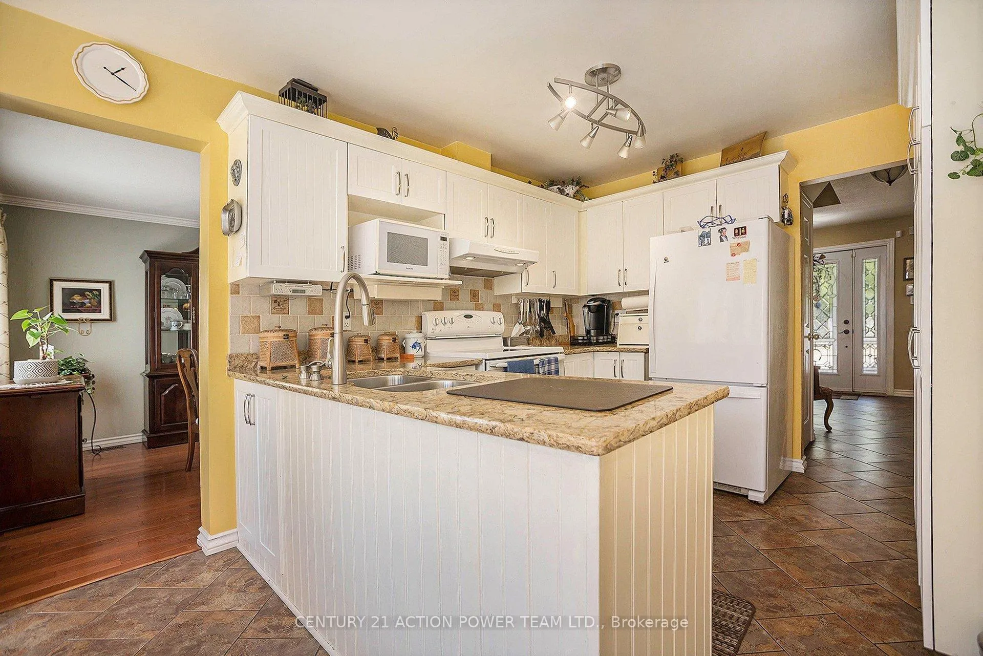 Photo 12 of 1358 Turner Crescent, Ottawa, Bilberry Creek/Queenswood Heights — HOMEH