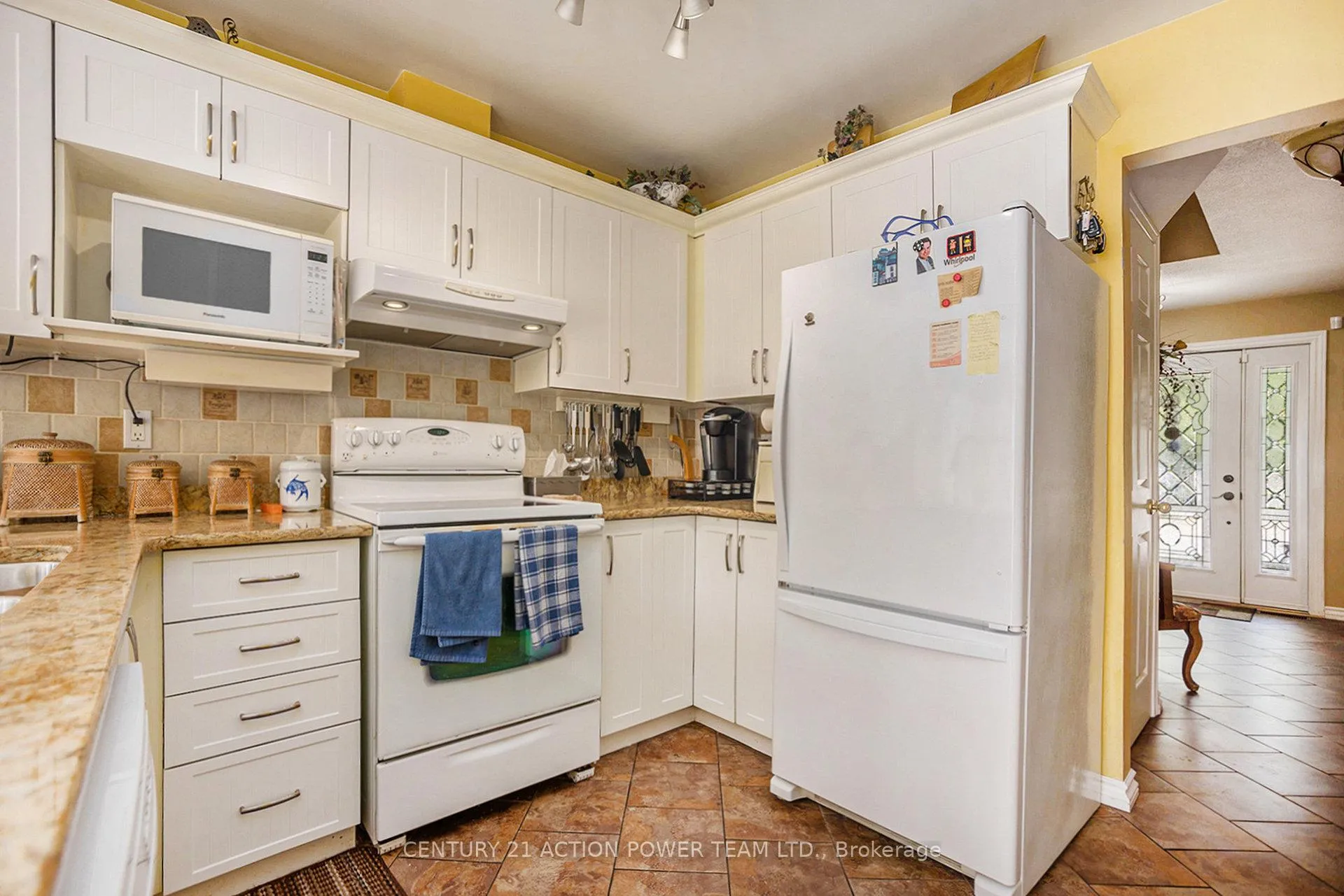 Photo 13 of 1358 Turner Crescent, Ottawa, Bilberry Creek/Queenswood Heights — HOMEH