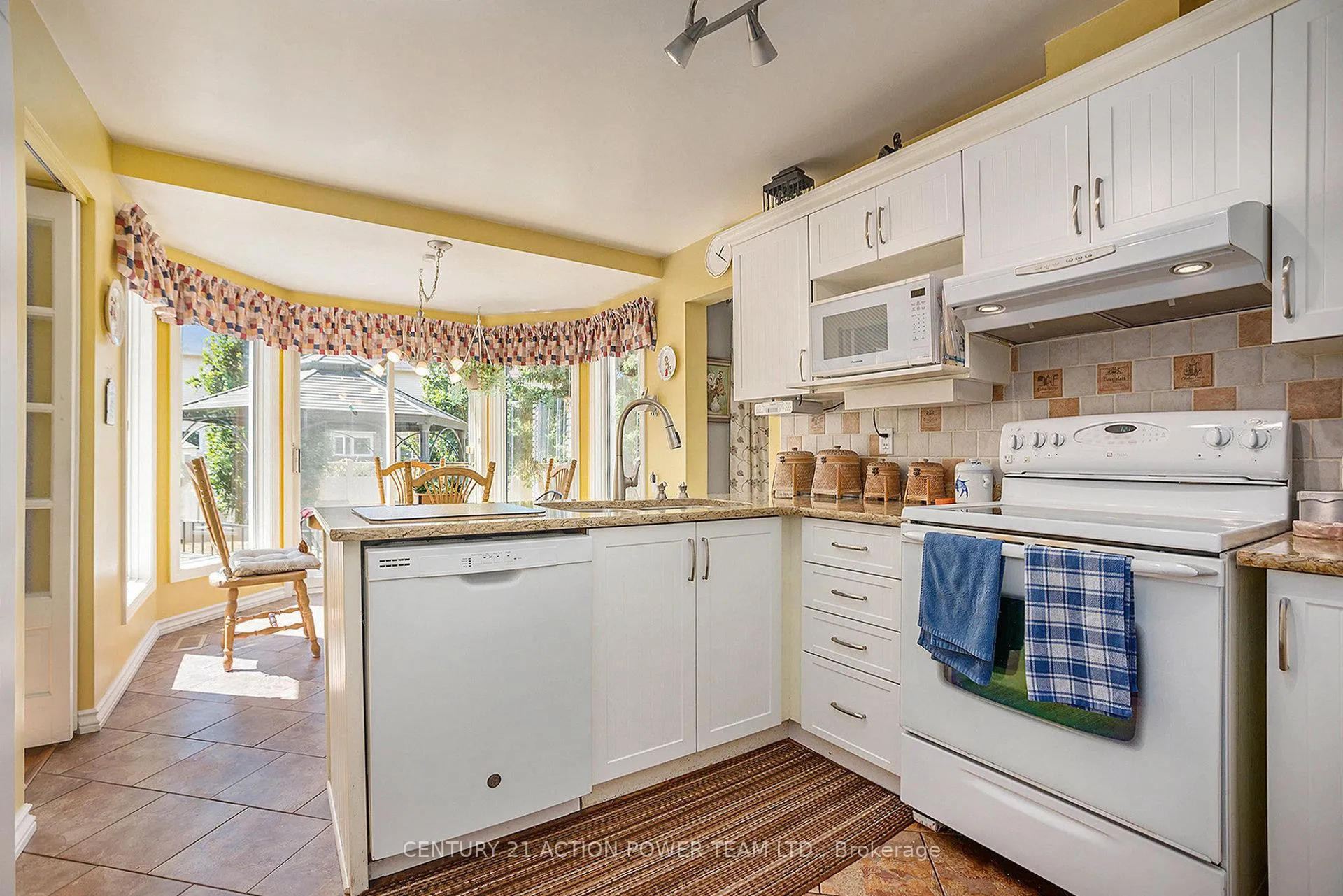 Photo 14 of 1358 Turner Crescent, Ottawa, Bilberry Creek/Queenswood Heights — HOMEH