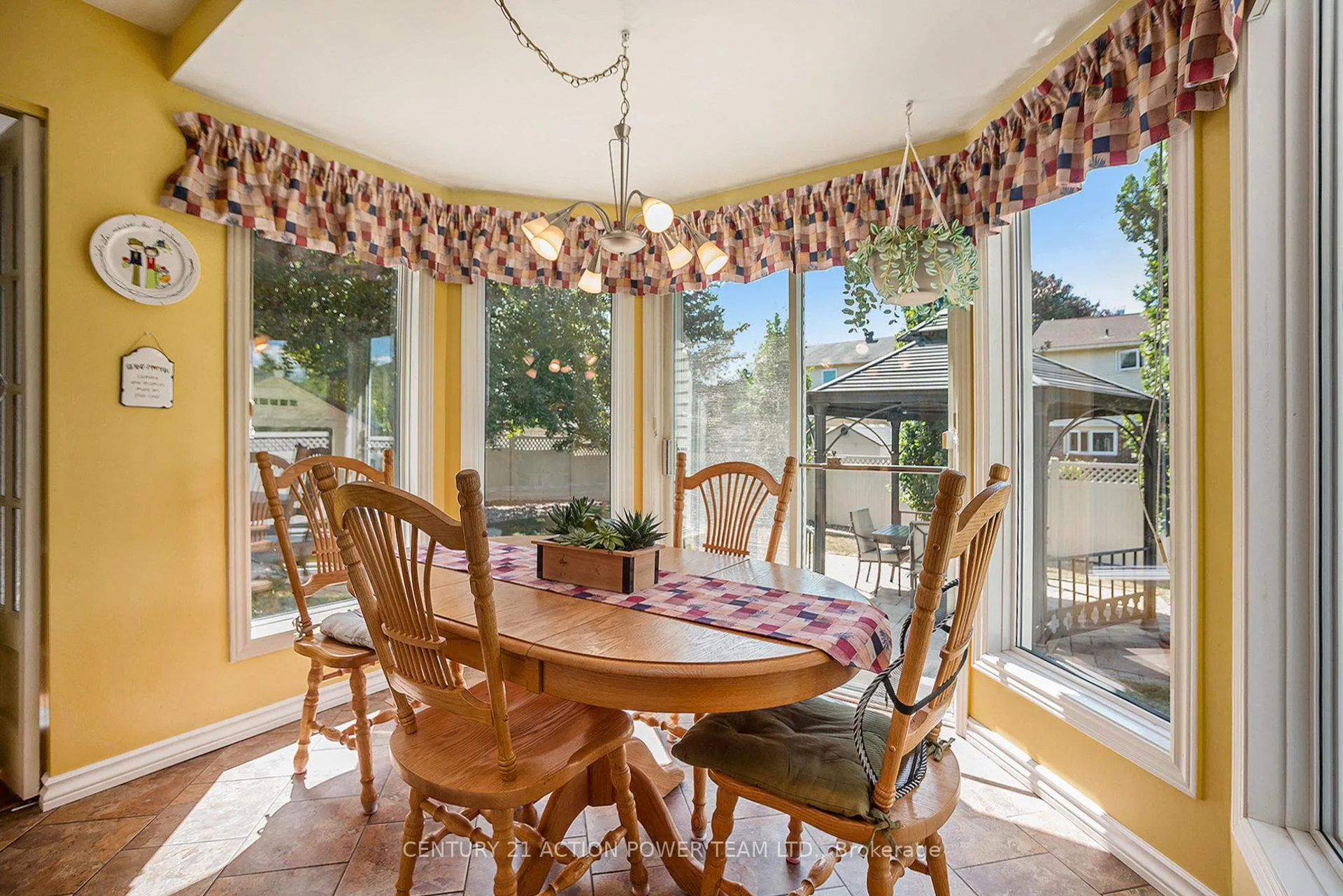 Photo 15 of 1358 Turner Crescent, Ottawa, Bilberry Creek/Queenswood Heights — HOMEH