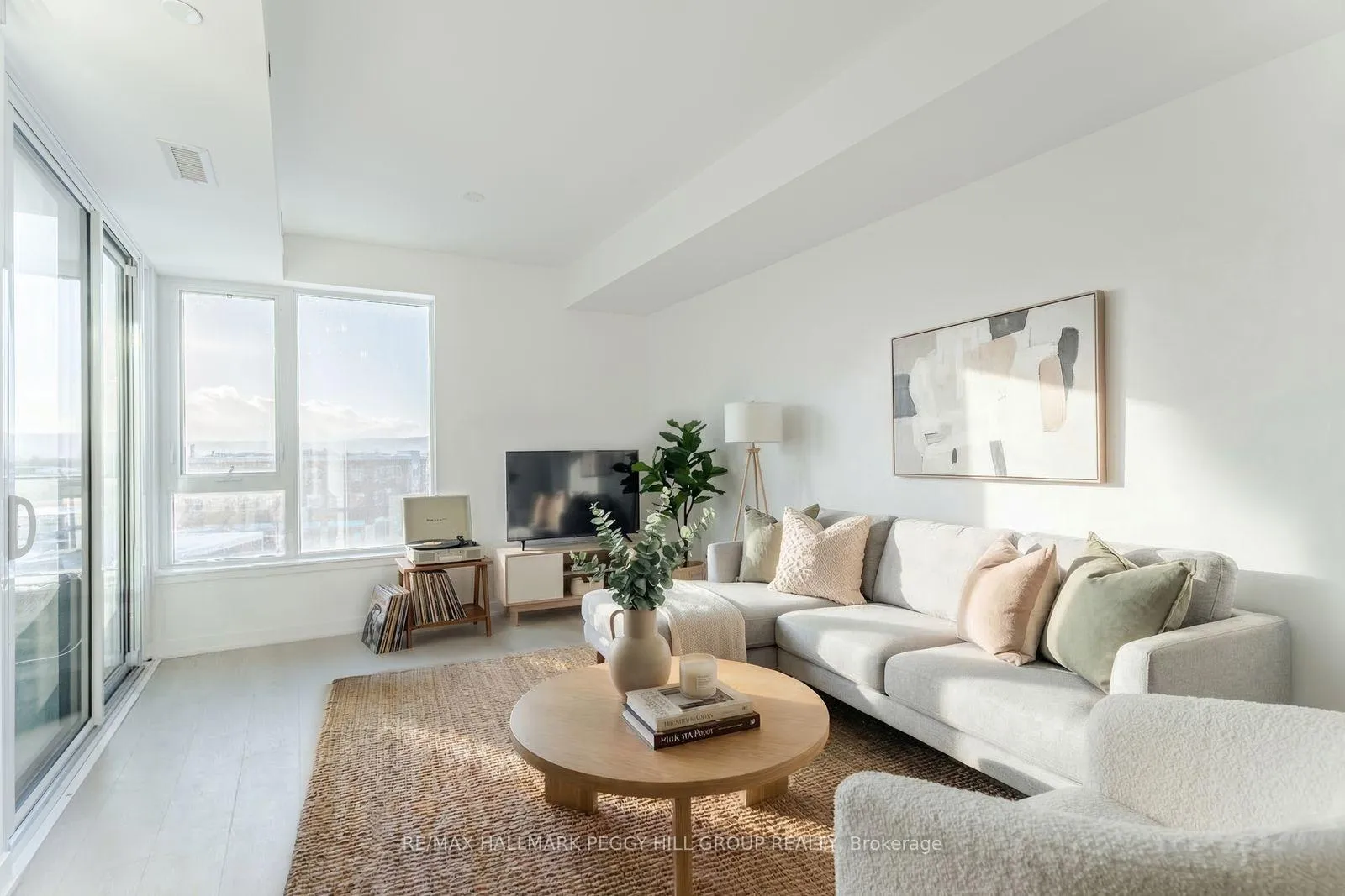 Photo 3 of Unit 421, 31 Huron Street, Collingwood — HOMEH